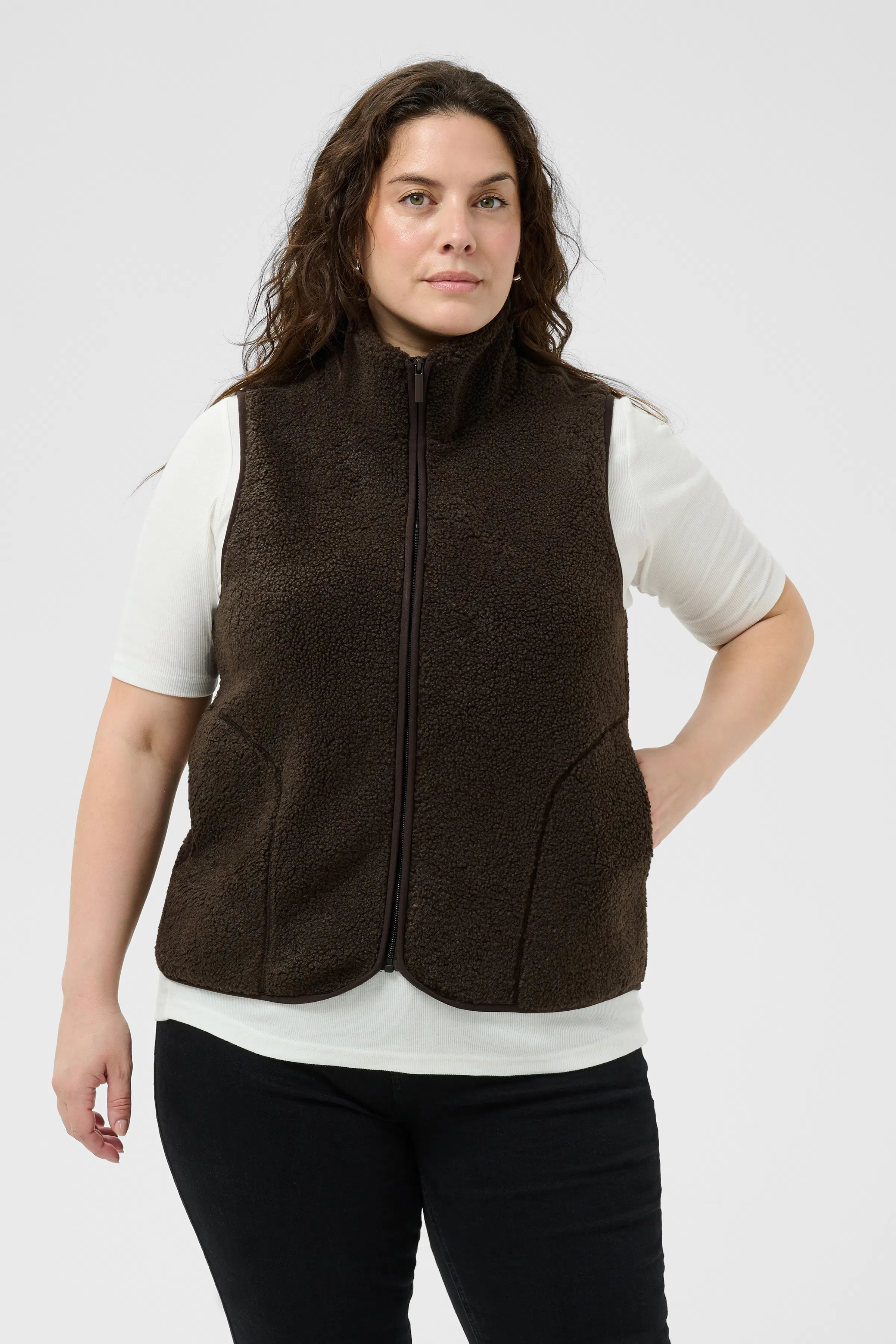 KCmally Väst LOOKBOOK FRONT 10584775-190810