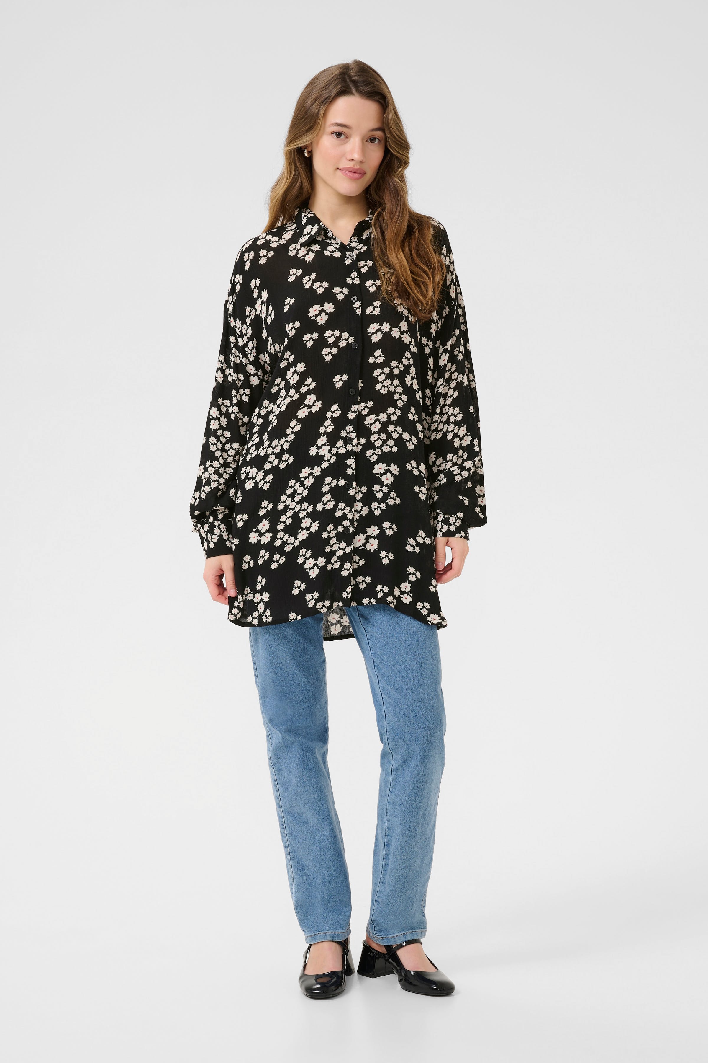 KAthora Shirt LOOKBOOK FRONT 10510035-107561