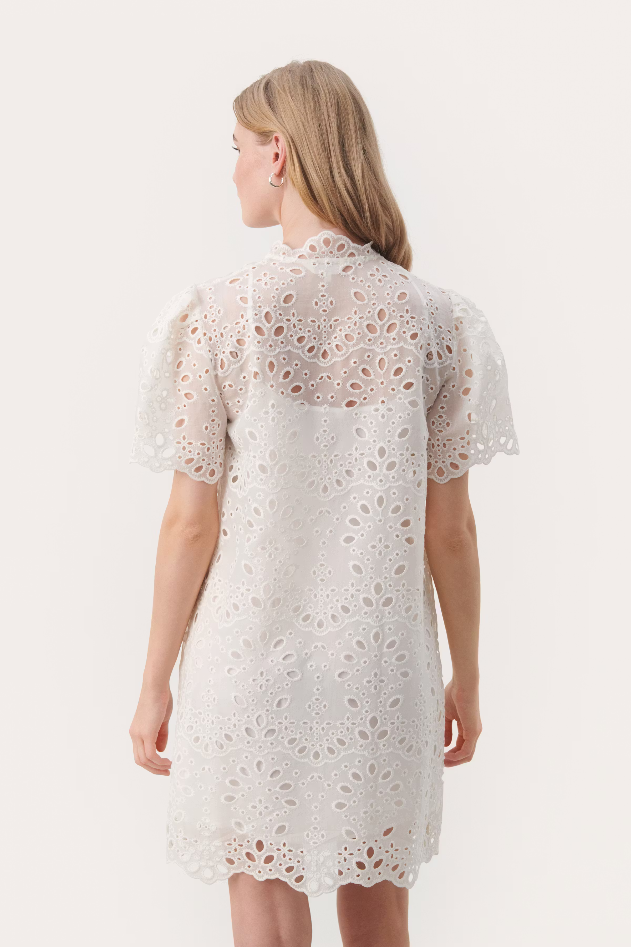 GebellaPW Churzes Spitzekleid LOOKBOOK BACK 30308616-114801