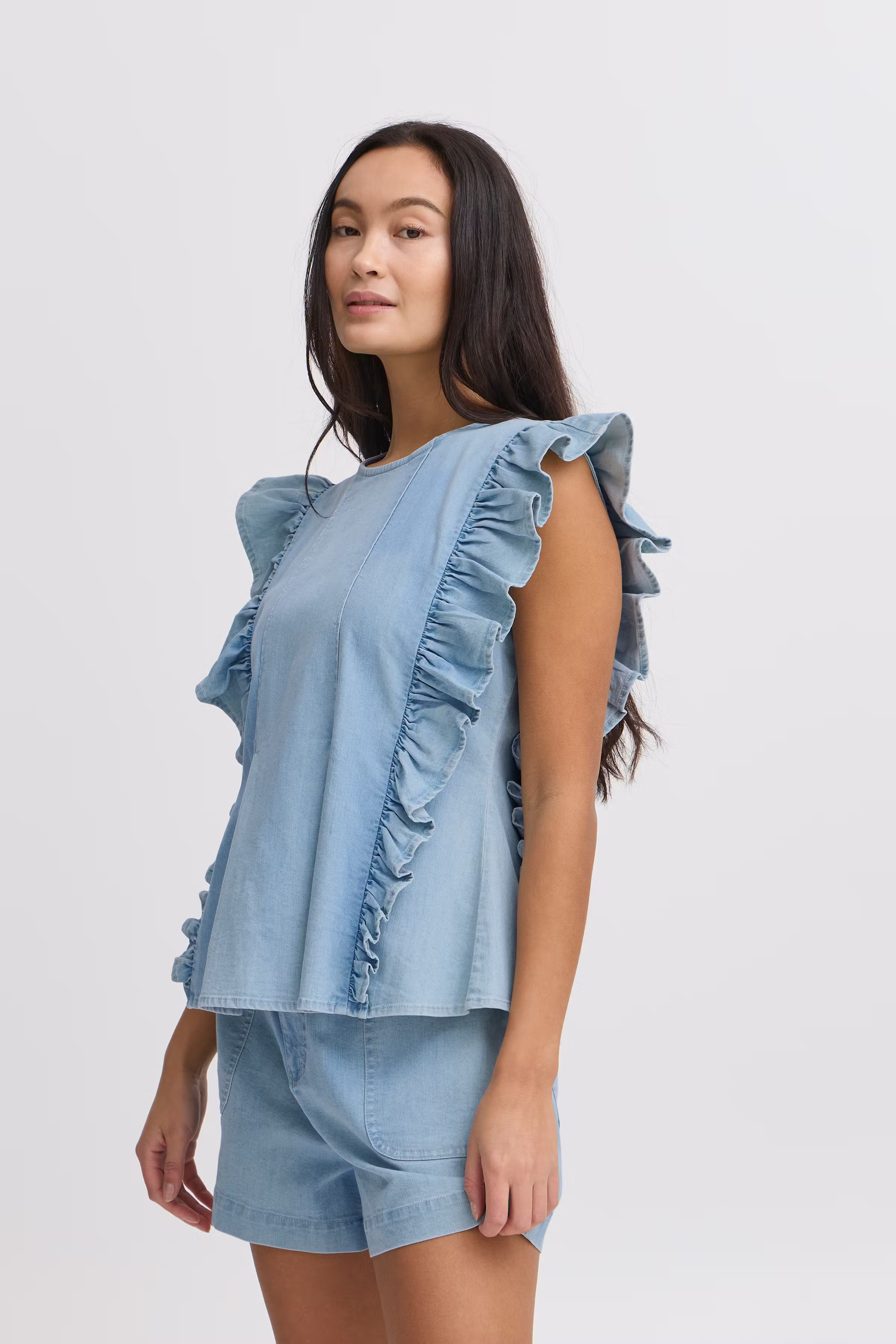 IRTRICA Mouwloos shirt LOOKBOOK FRONT 20122995-204093