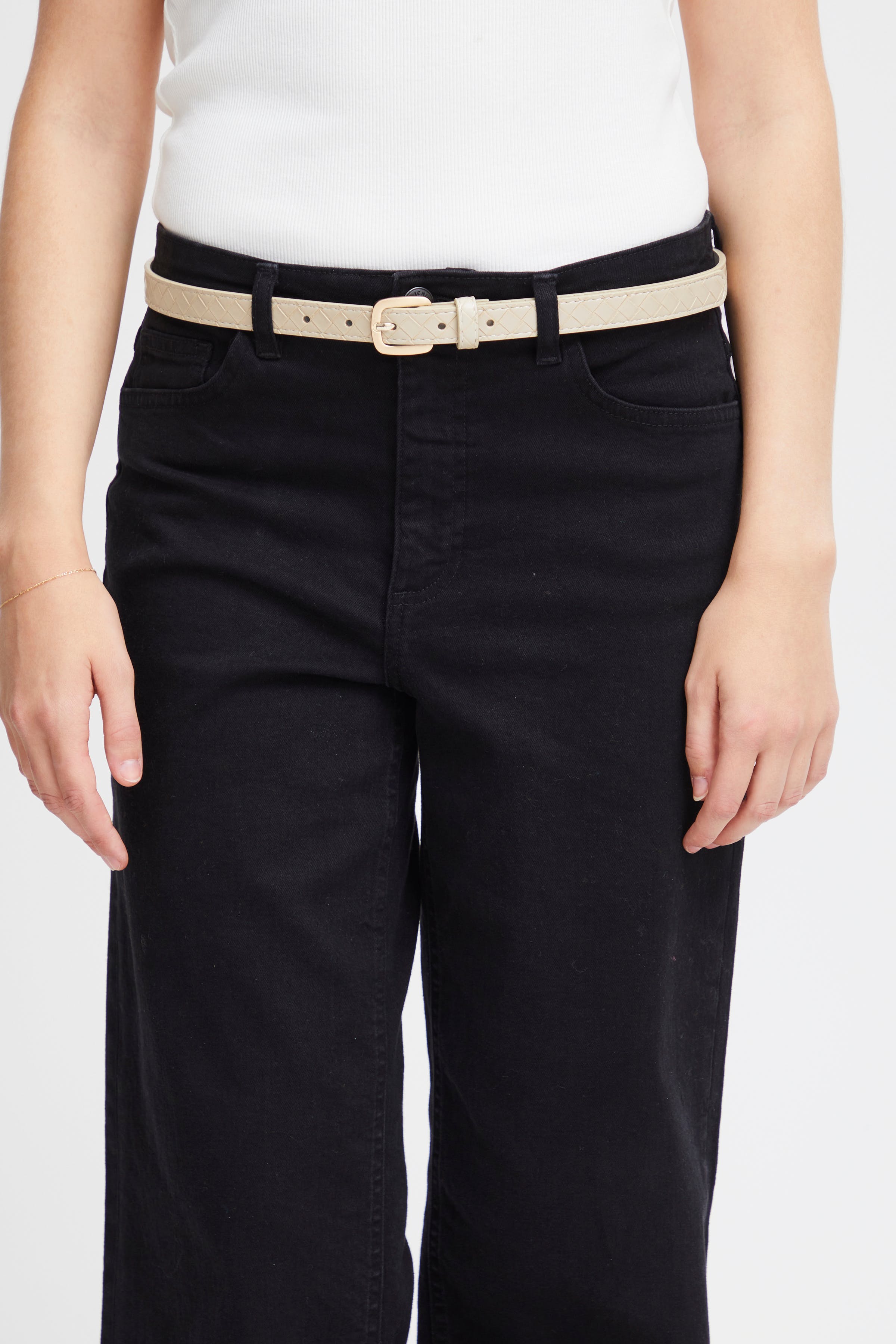 IAOZZY Belt LOOKBOOK FRONT 20120535-151308