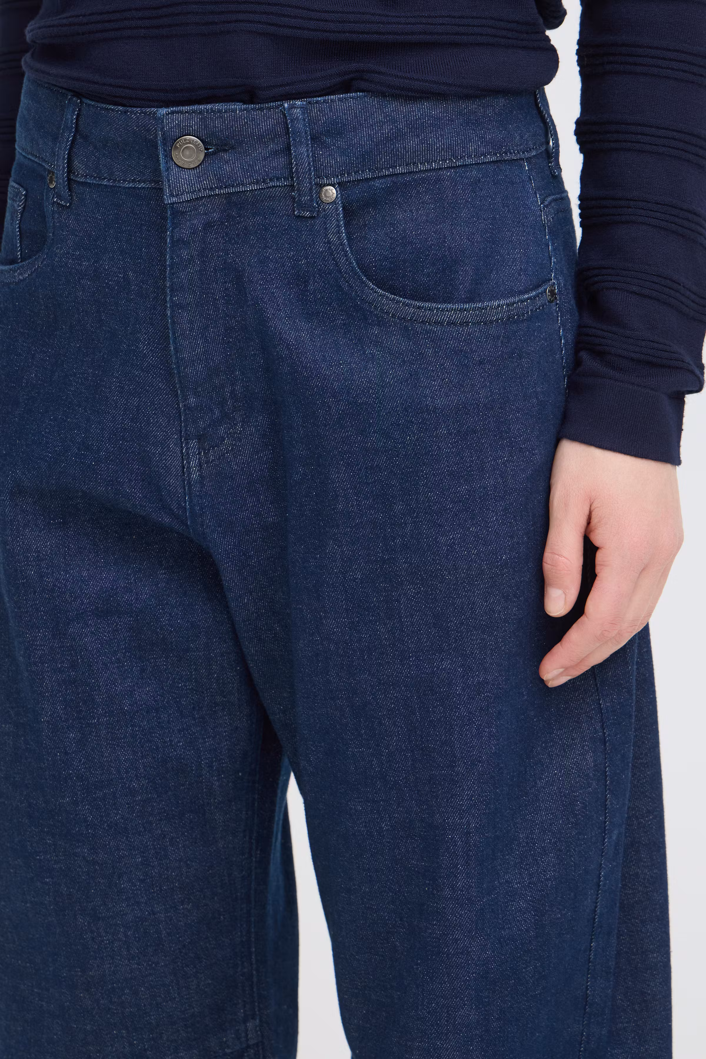 PZANNI HW JEANS BARREL LEG LOOKBOOK DETAIL 50210210-202124