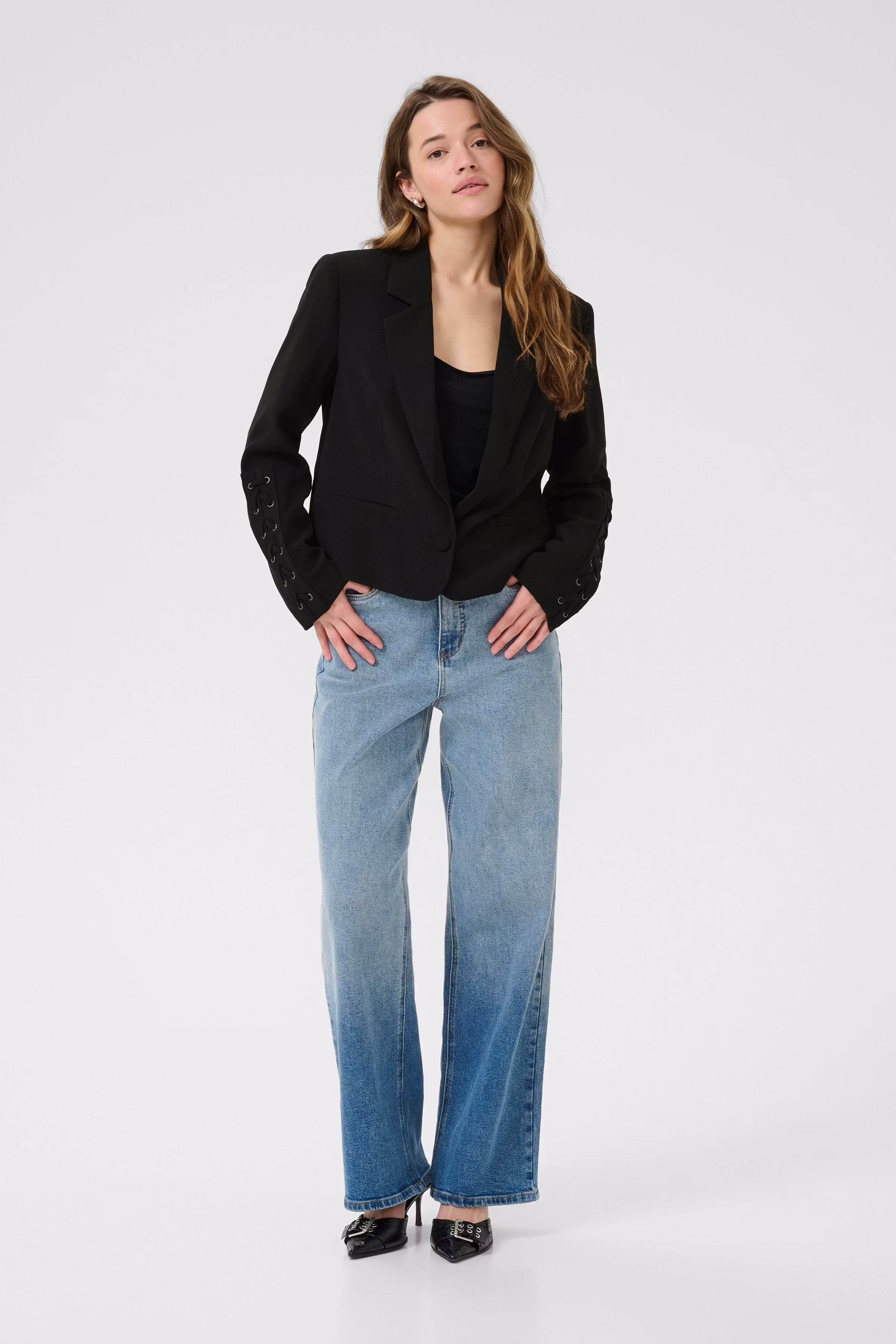 KAlisa Blazer LOOKBOOK FRONT 10510272-100121