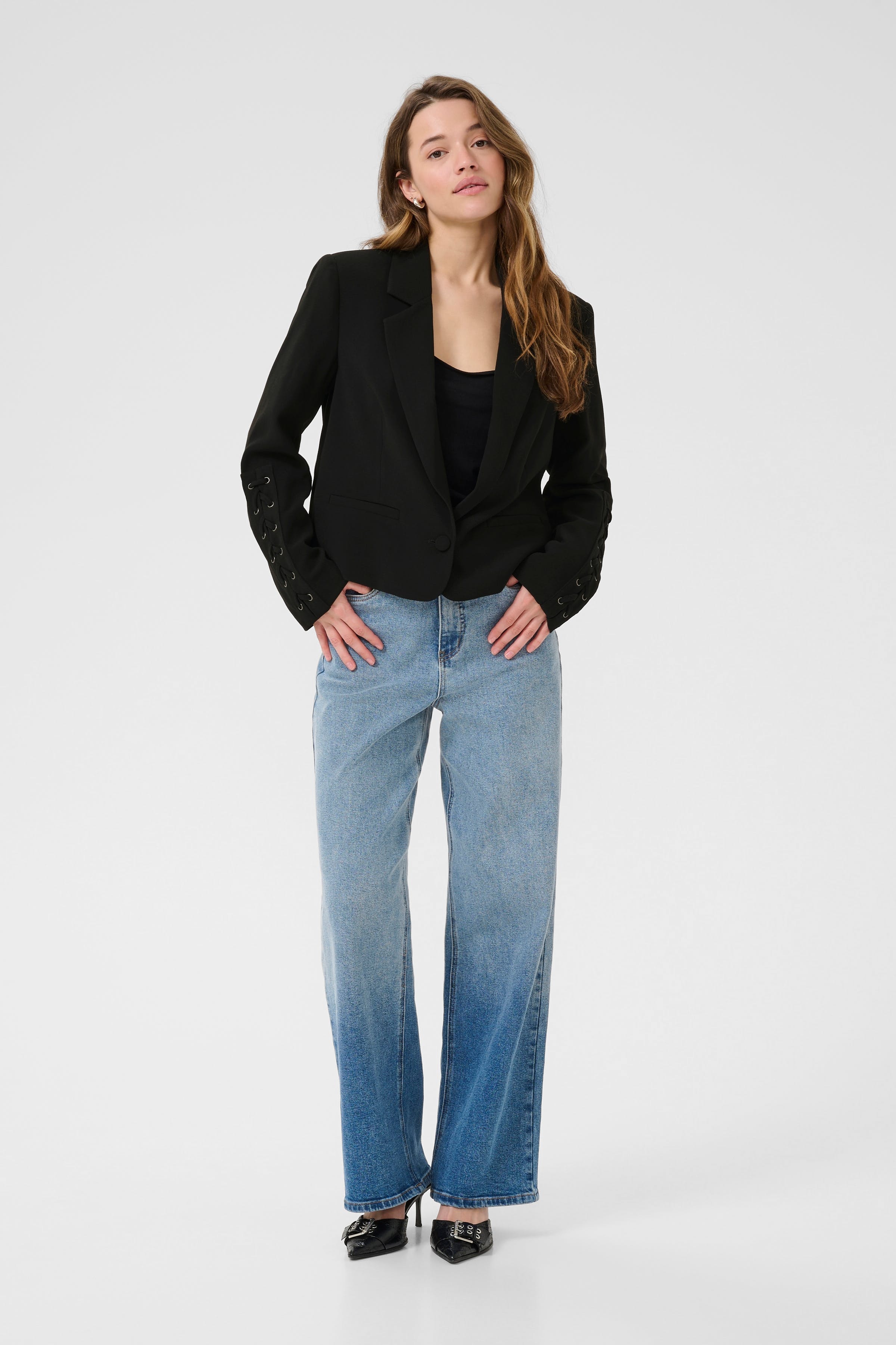 KAlisa Blazer LOOKBOOK FRONT 10510272-100121