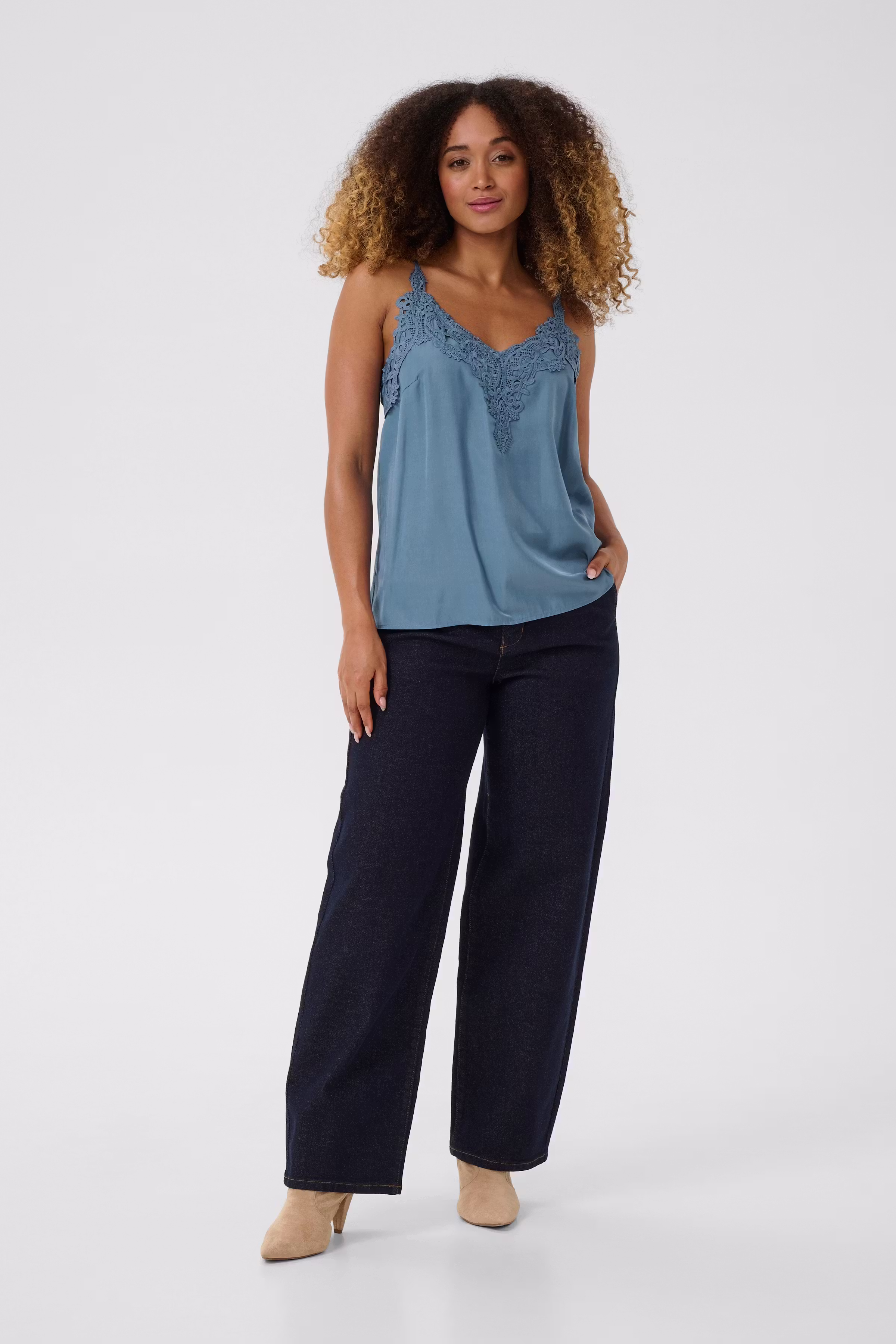 CRAnna Top LOOKBOOK FRONT 10611224-174023