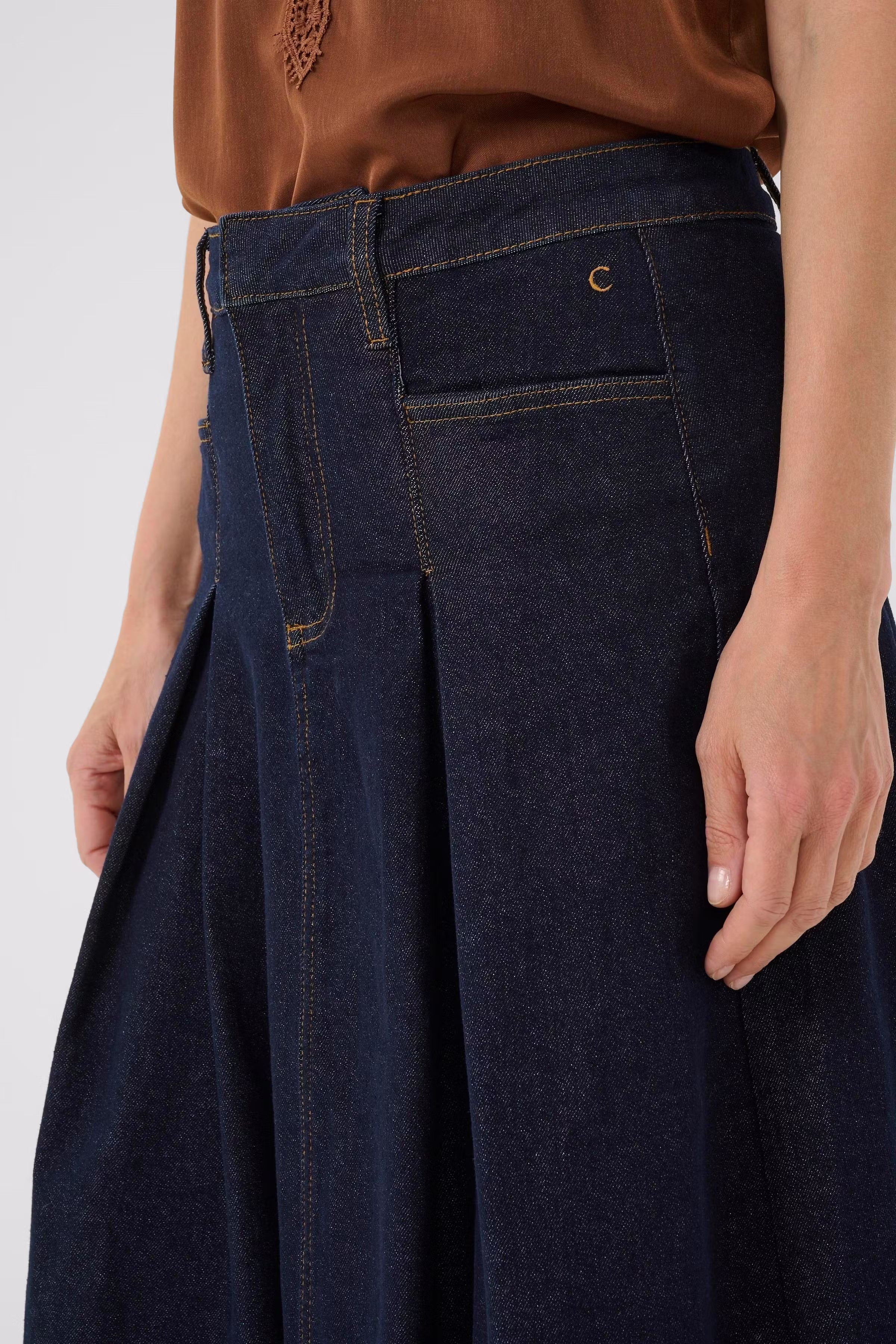 CRRobina Skirt LOOKBOOK DETAIL 10614138-108126