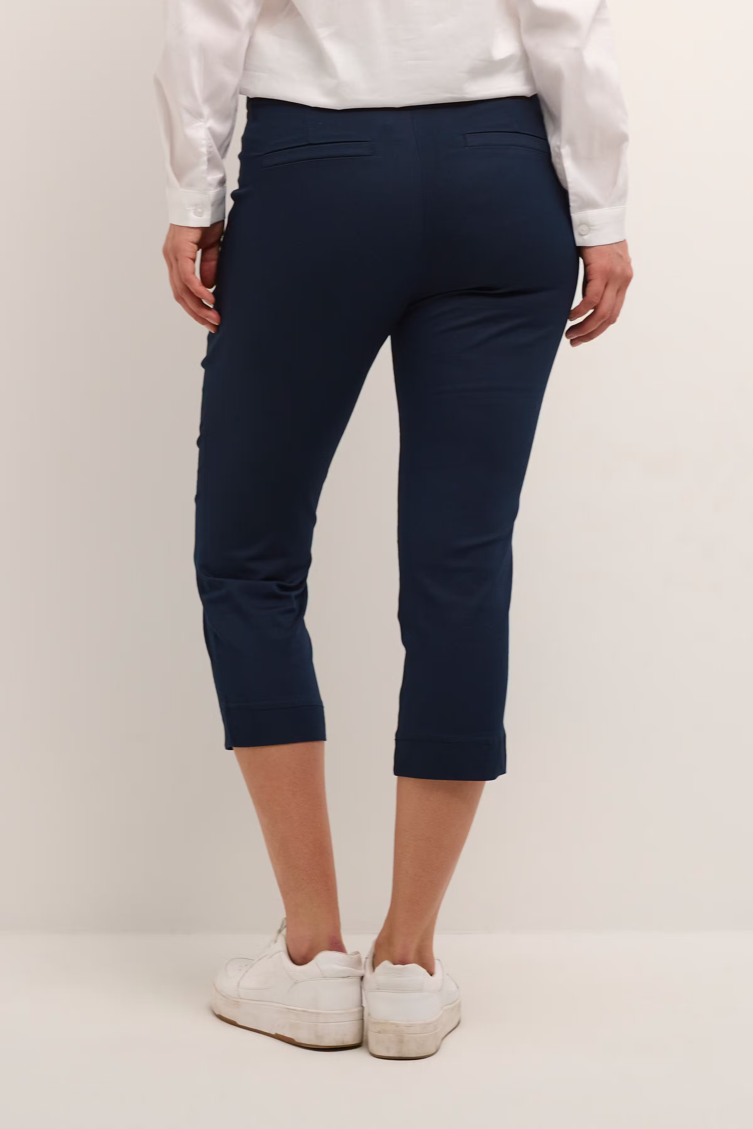 KAlea Capri Hose LOOKBOOK BACK 10506815-194020