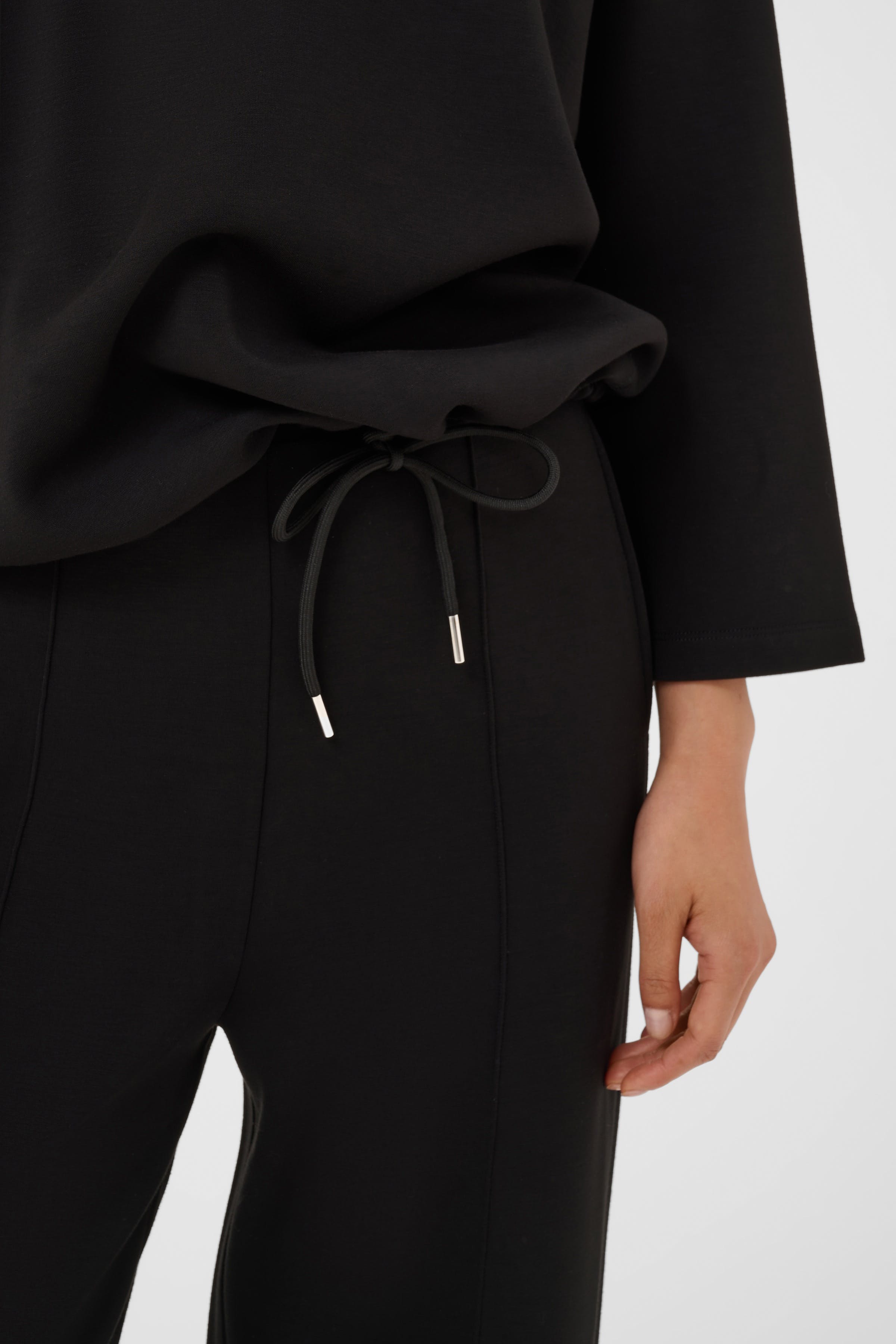ChelseyPW Sweatshirt LOOKBOOK DETAIL 30310827-194008