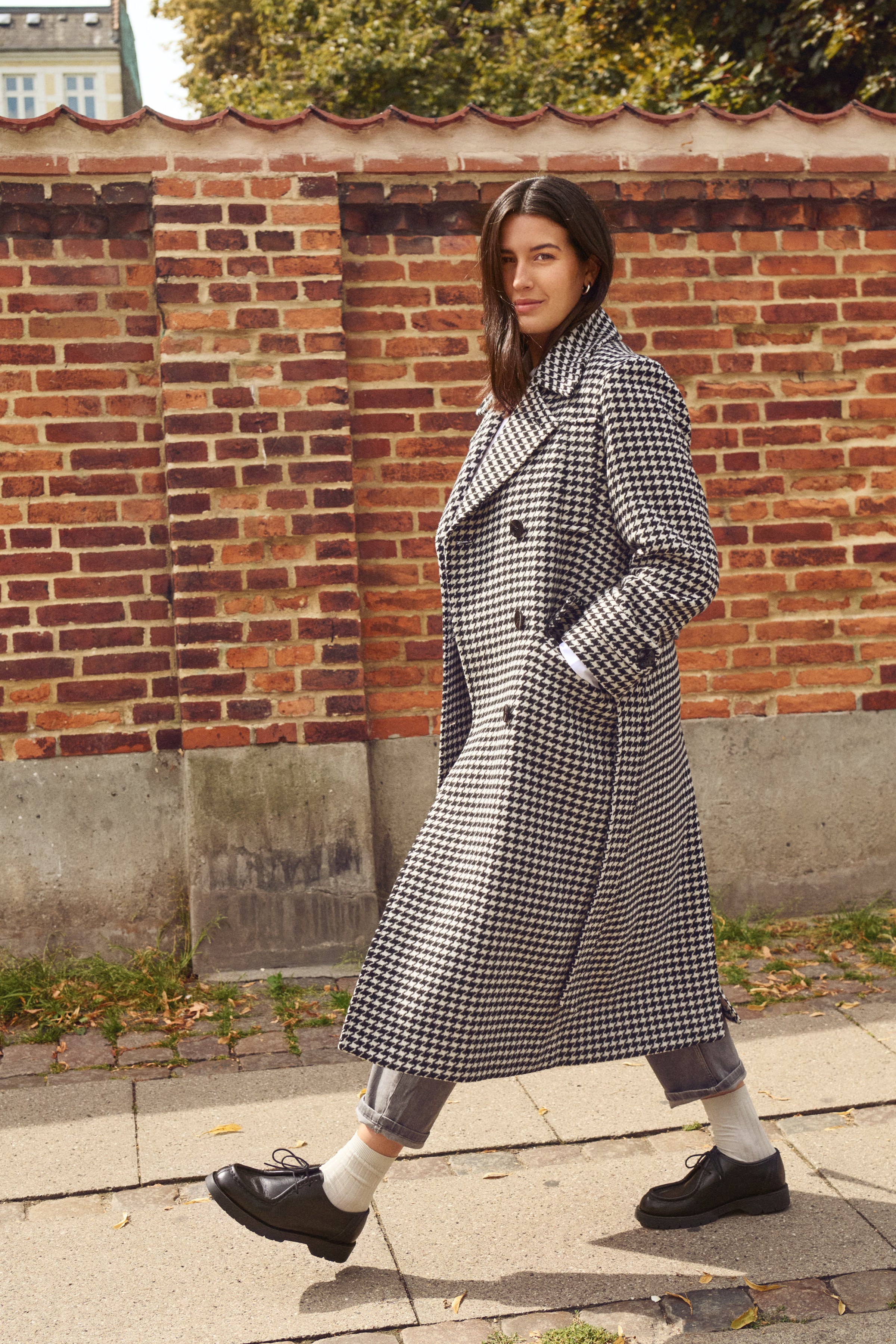 LizaPW Mantel LOCATION NONE 30308727-303086