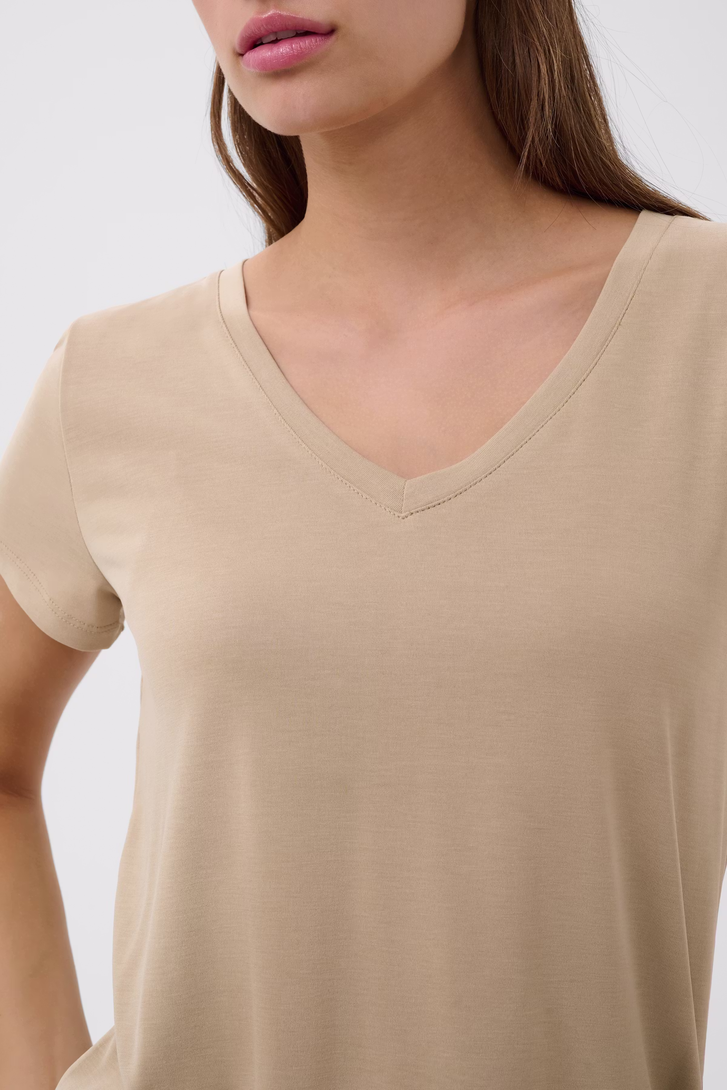 SLColumbine V-neck T-shirt LOOKBOOK DETAIL 30404284-171312