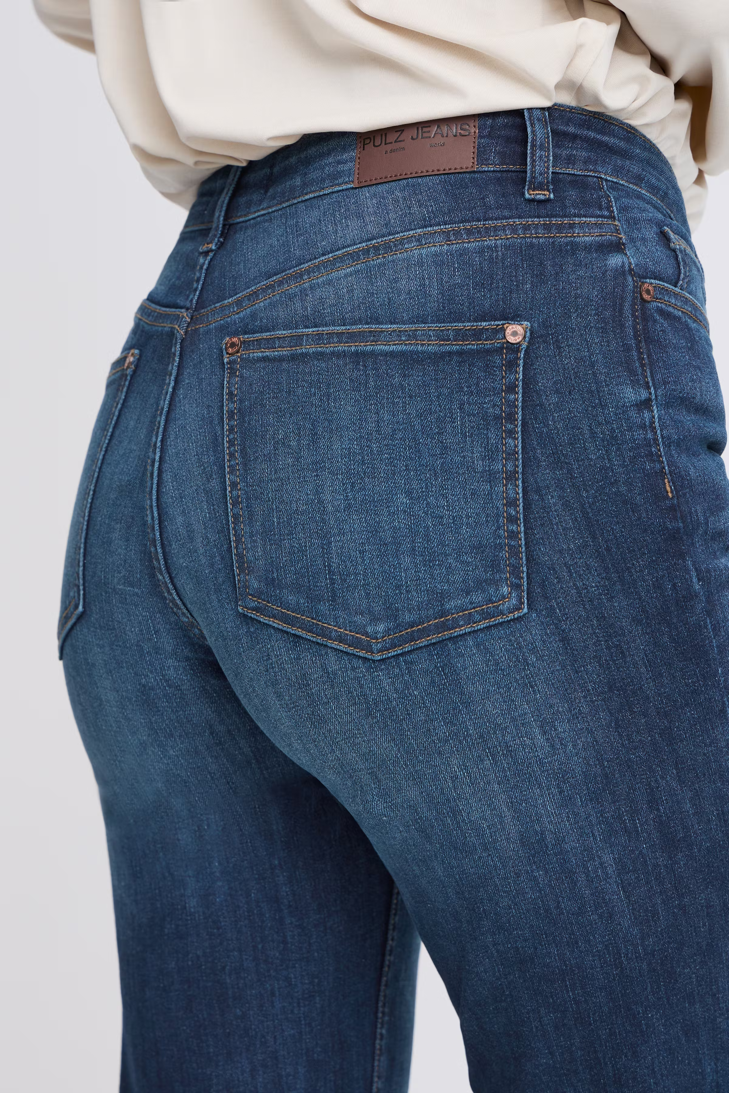 PZJOYY HW Jeans Straight Leg LOOKBOOK DETAIL 50208638-200002