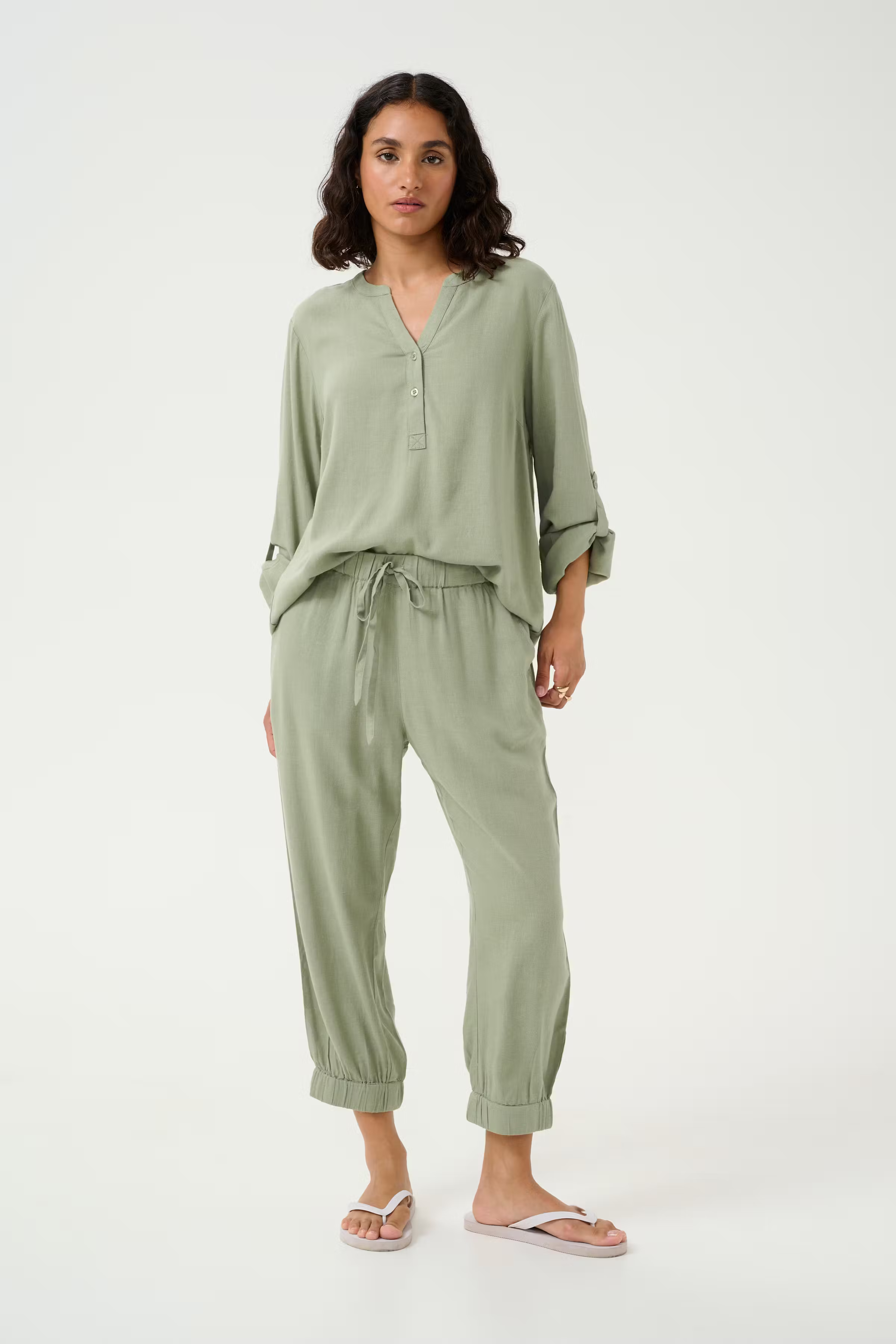 KAmilia Linen Pants LOOKBOOK FRONT 10509669-170115