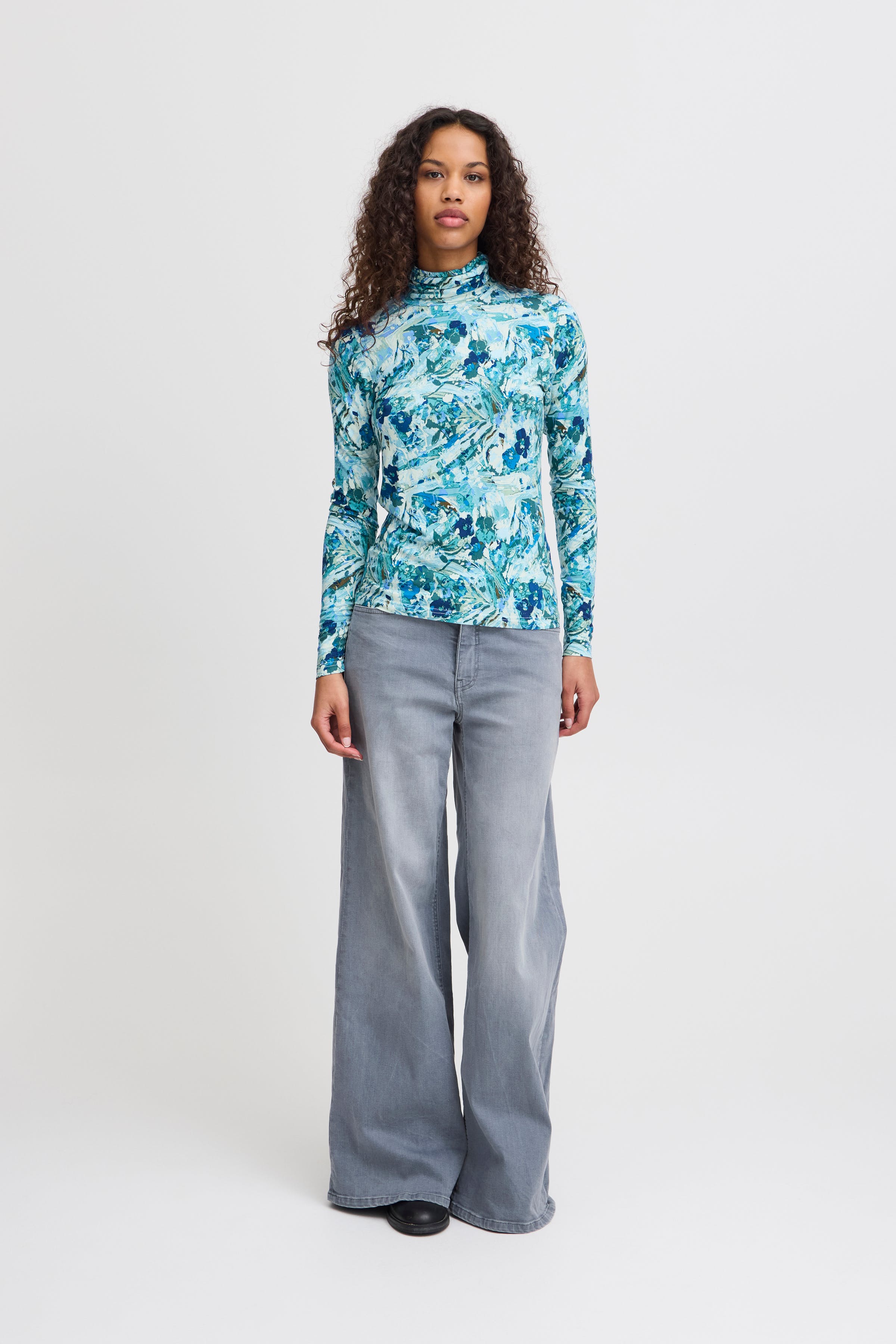 IHNAVA T-shirt LOOKBOOK FRONT 20121350-203270