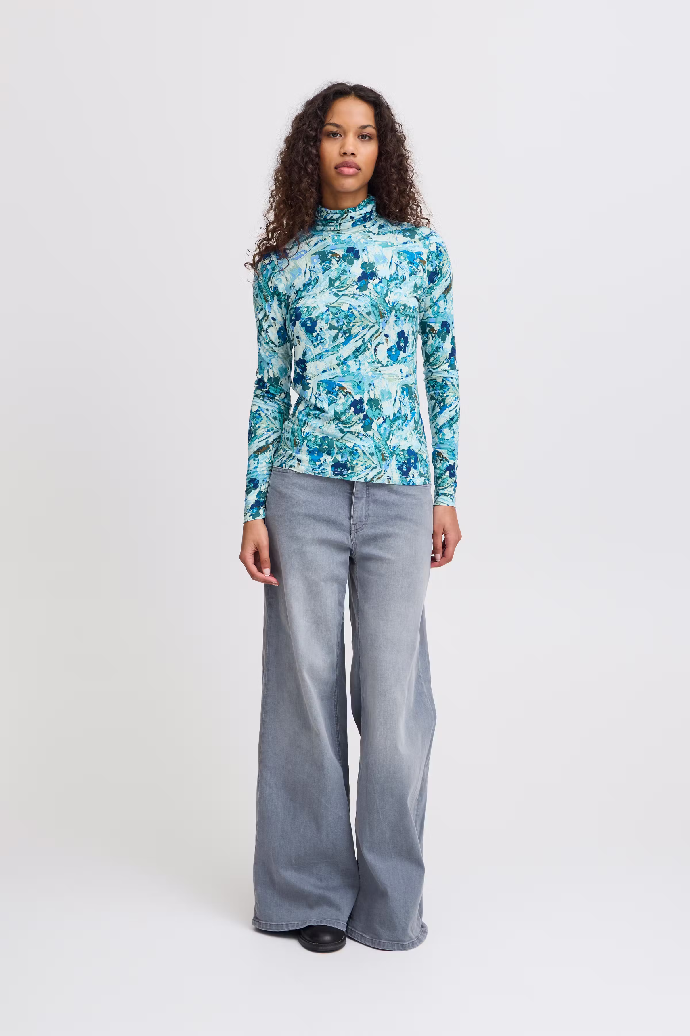 IHNAVA T-shirt LOOKBOOK FRONT 20121350-203270