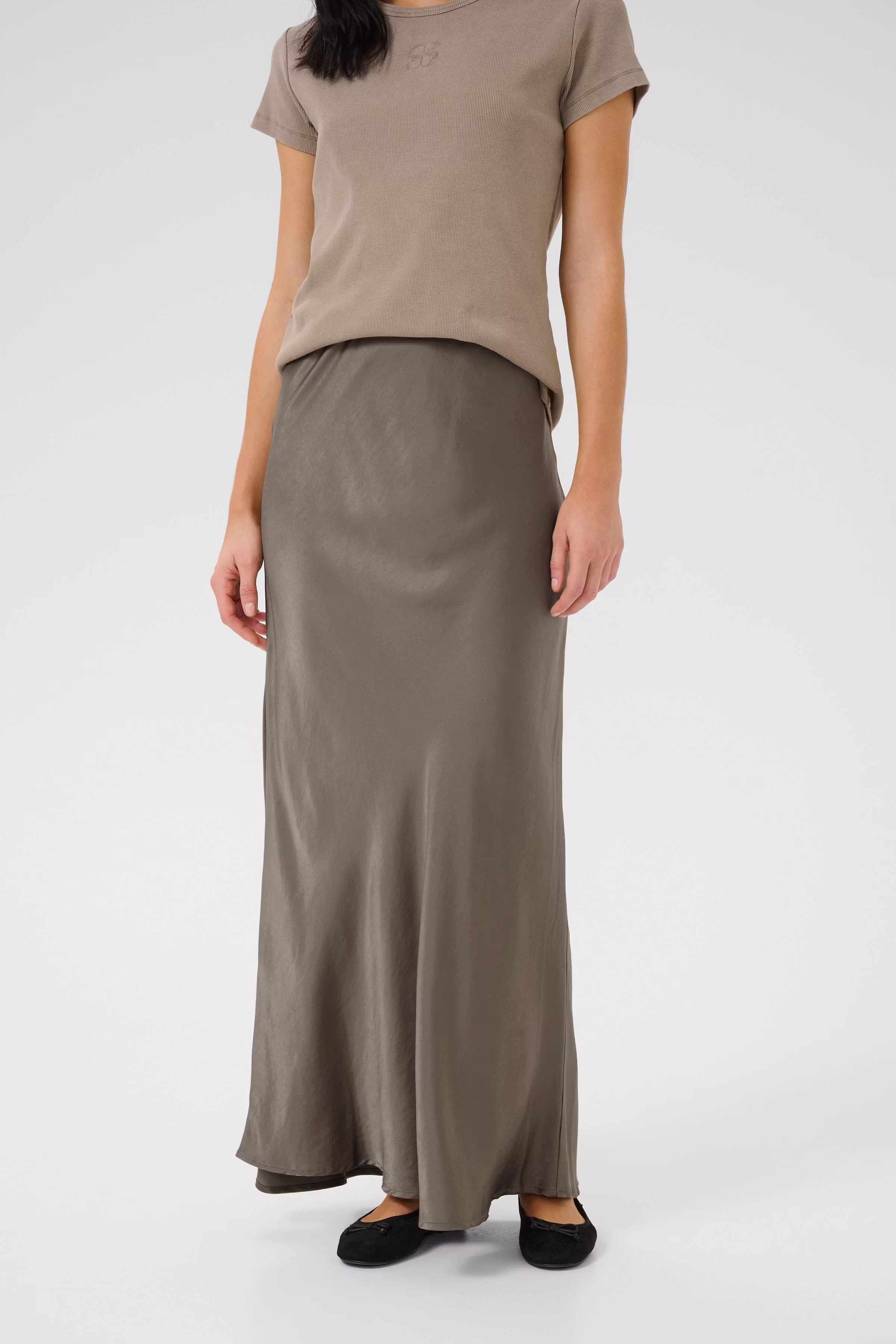 EstelleMW Satin skirt LOOKBOOK FRONT 10704820-181112