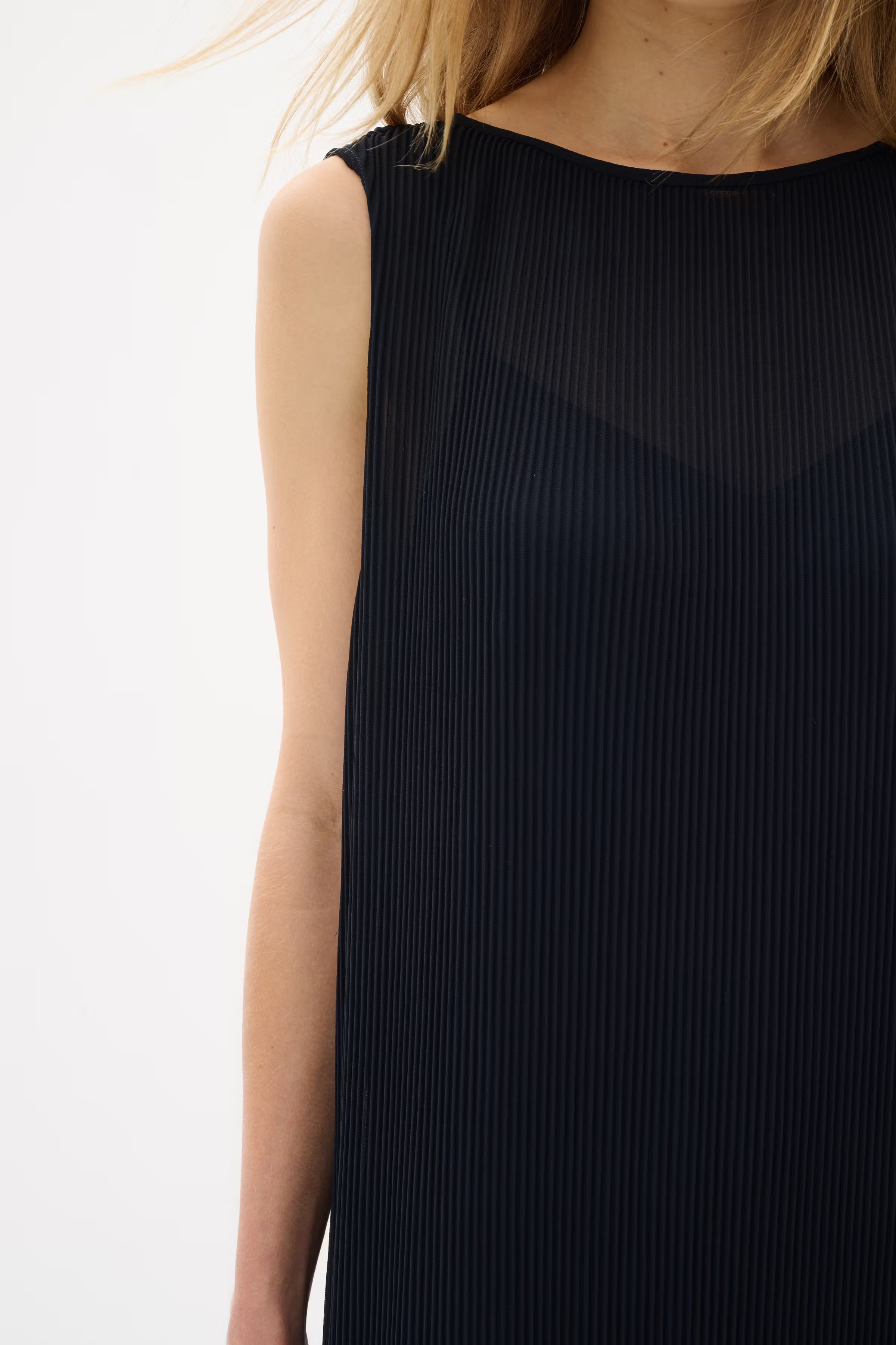 FinleyIW Kjole LOOKBOOK DETAIL 30110426-300005