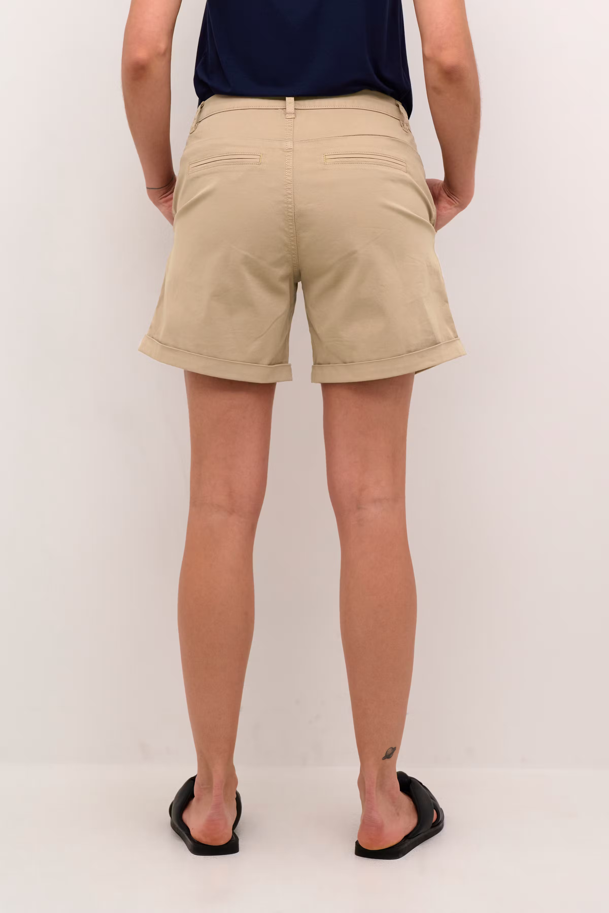 CUbrita Shorts LOOKBOOK BACK 50110328-171009