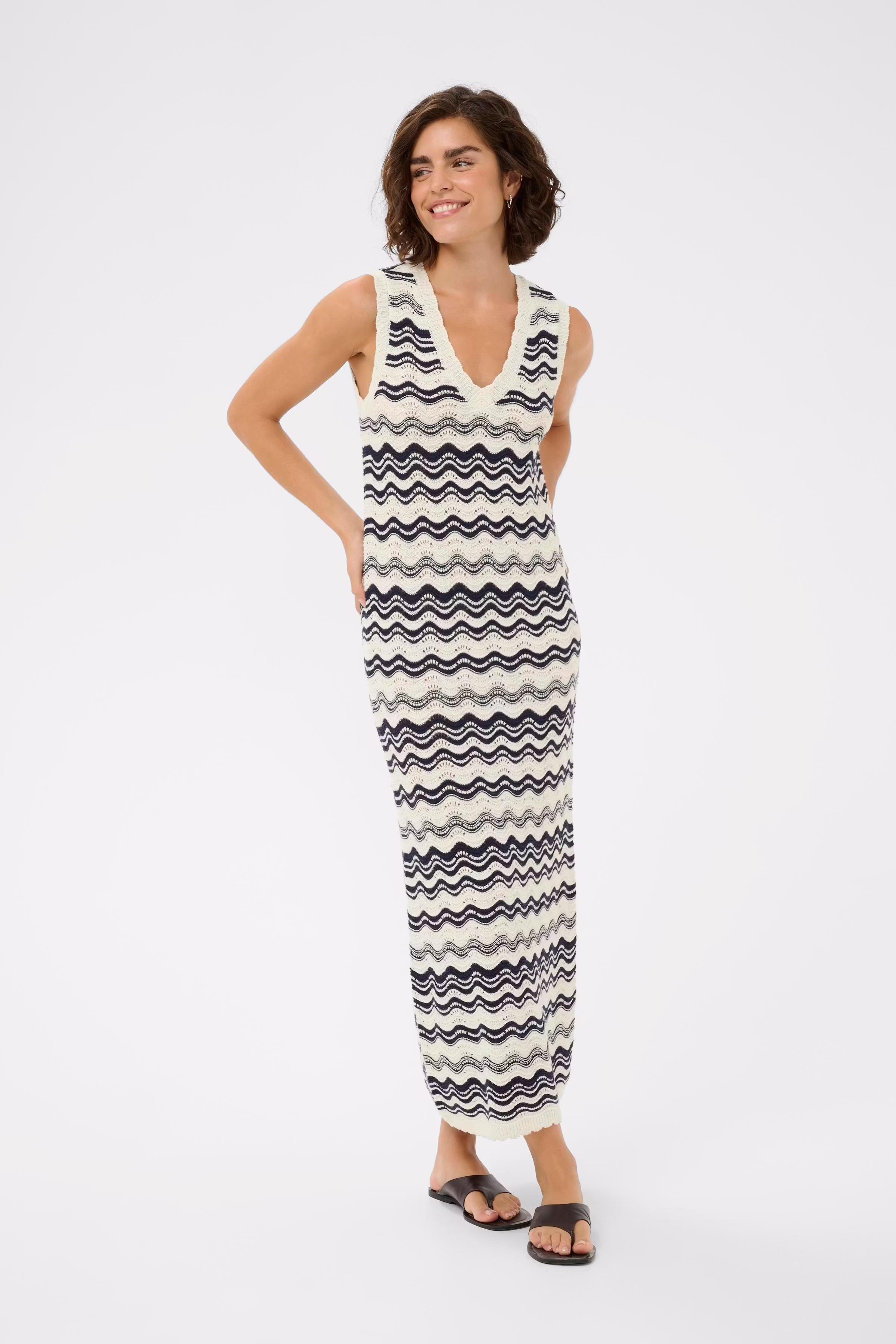 KAanna Dress LOOKBOOK FRONT 10511685-109285