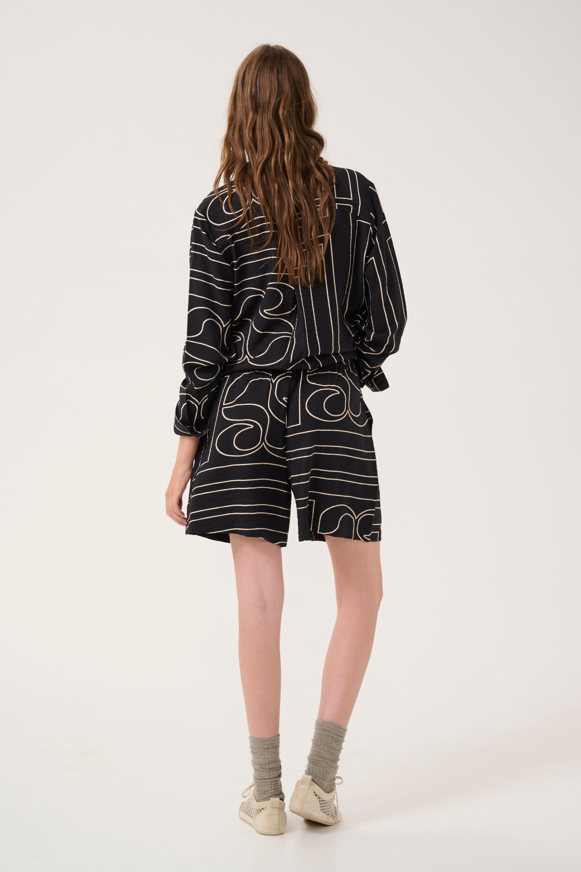 KellyMW Shorts LOOKBOOK BACK 10705098-107470