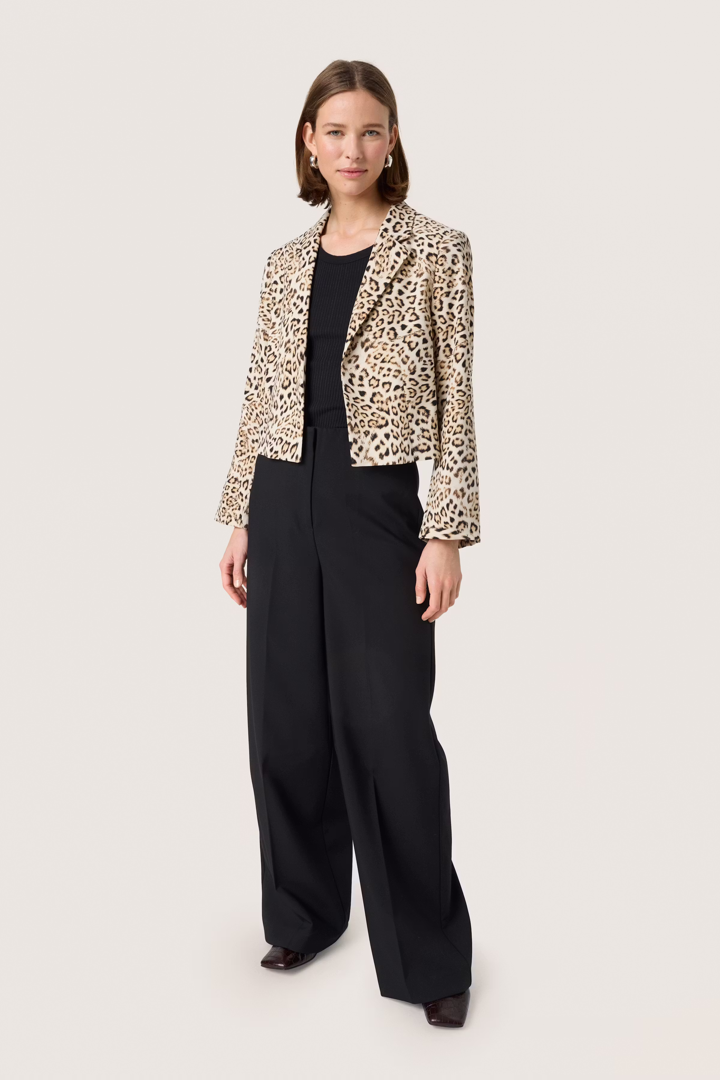 SLShirley Blazer LOOKBOOK FRONT 30408465-303941