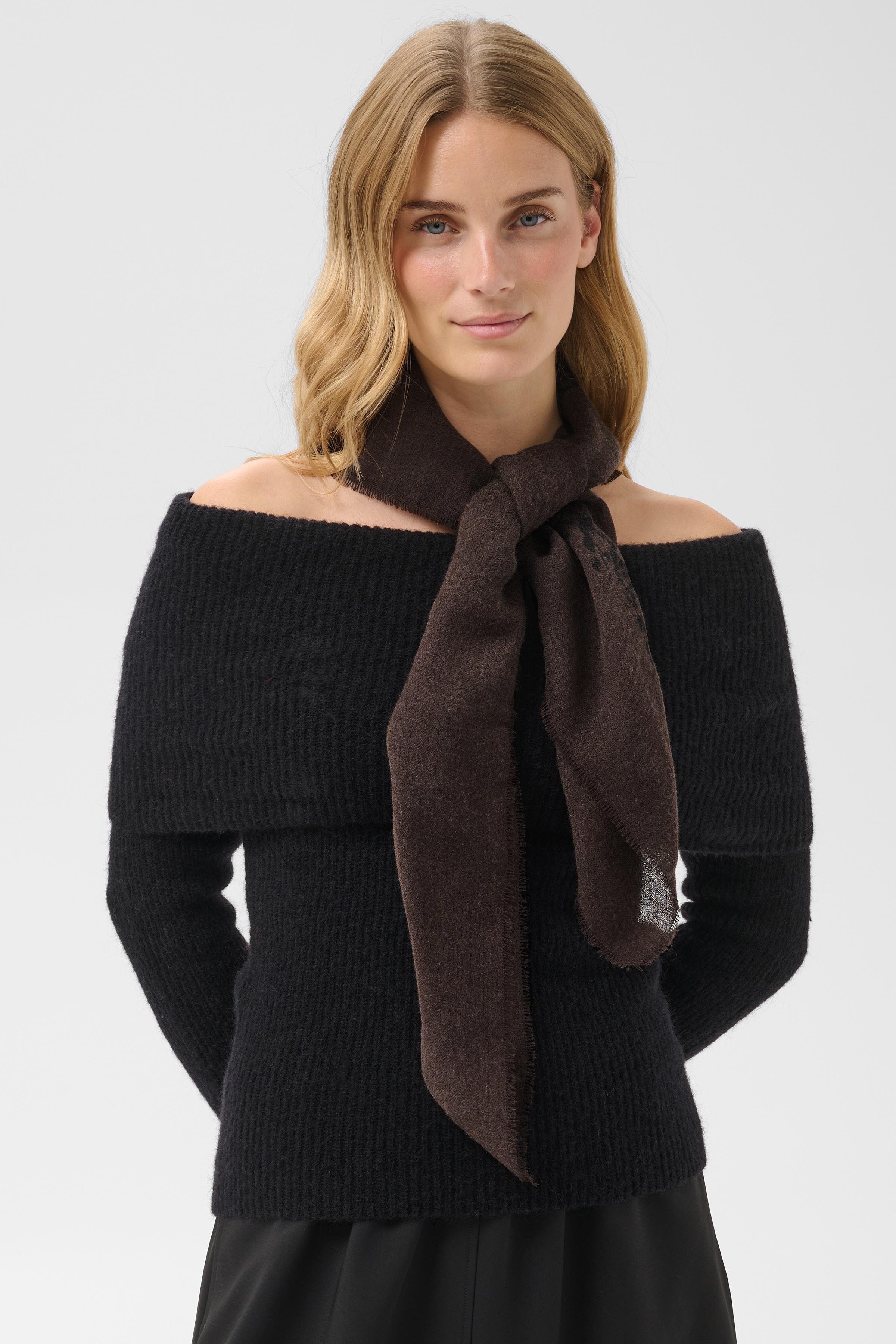 CelestaPW Scarf LOOKBOOK FRONT 30310875-305460