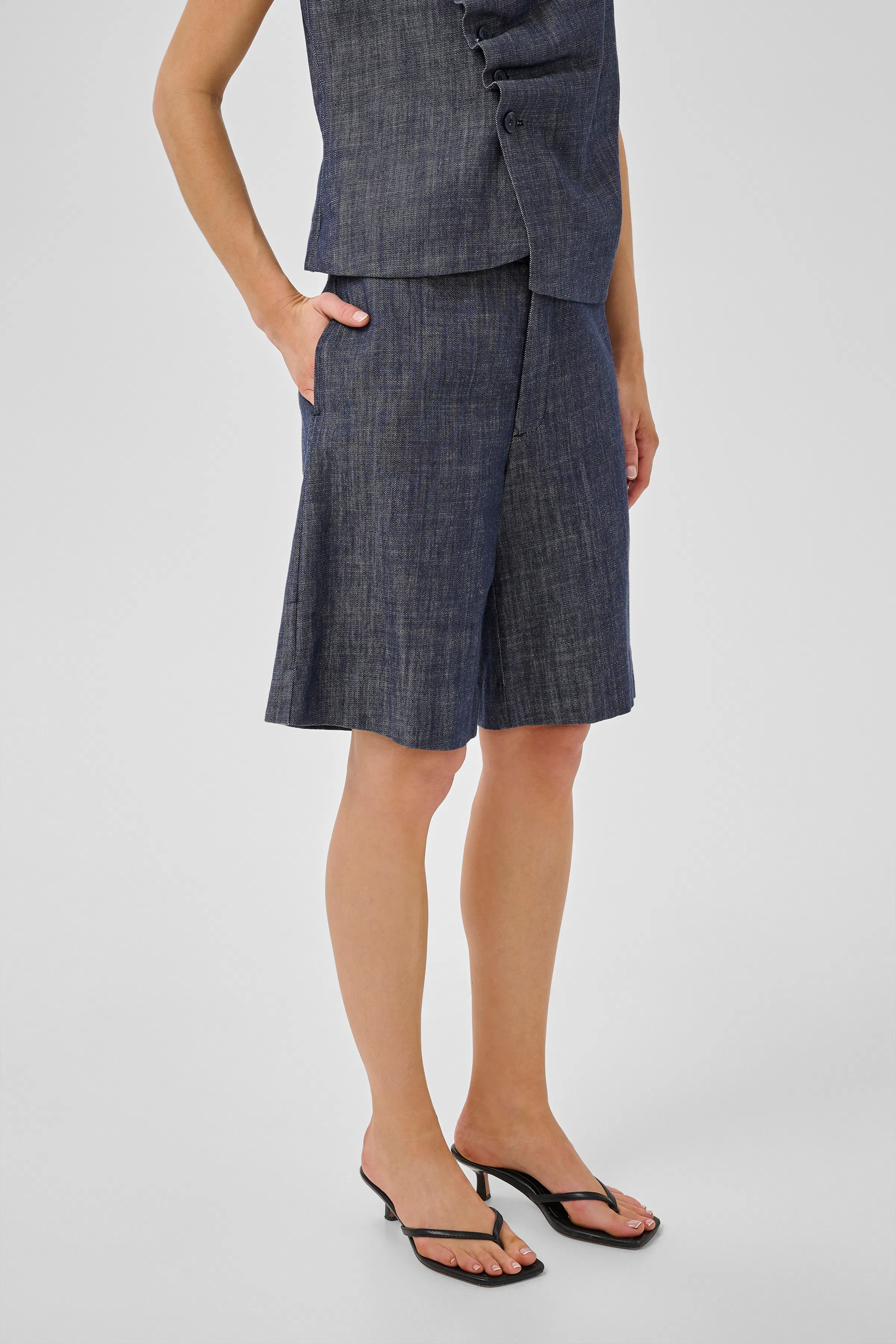 MWDazzie Shorts LOOKBOOK FRONT 10705581-100061