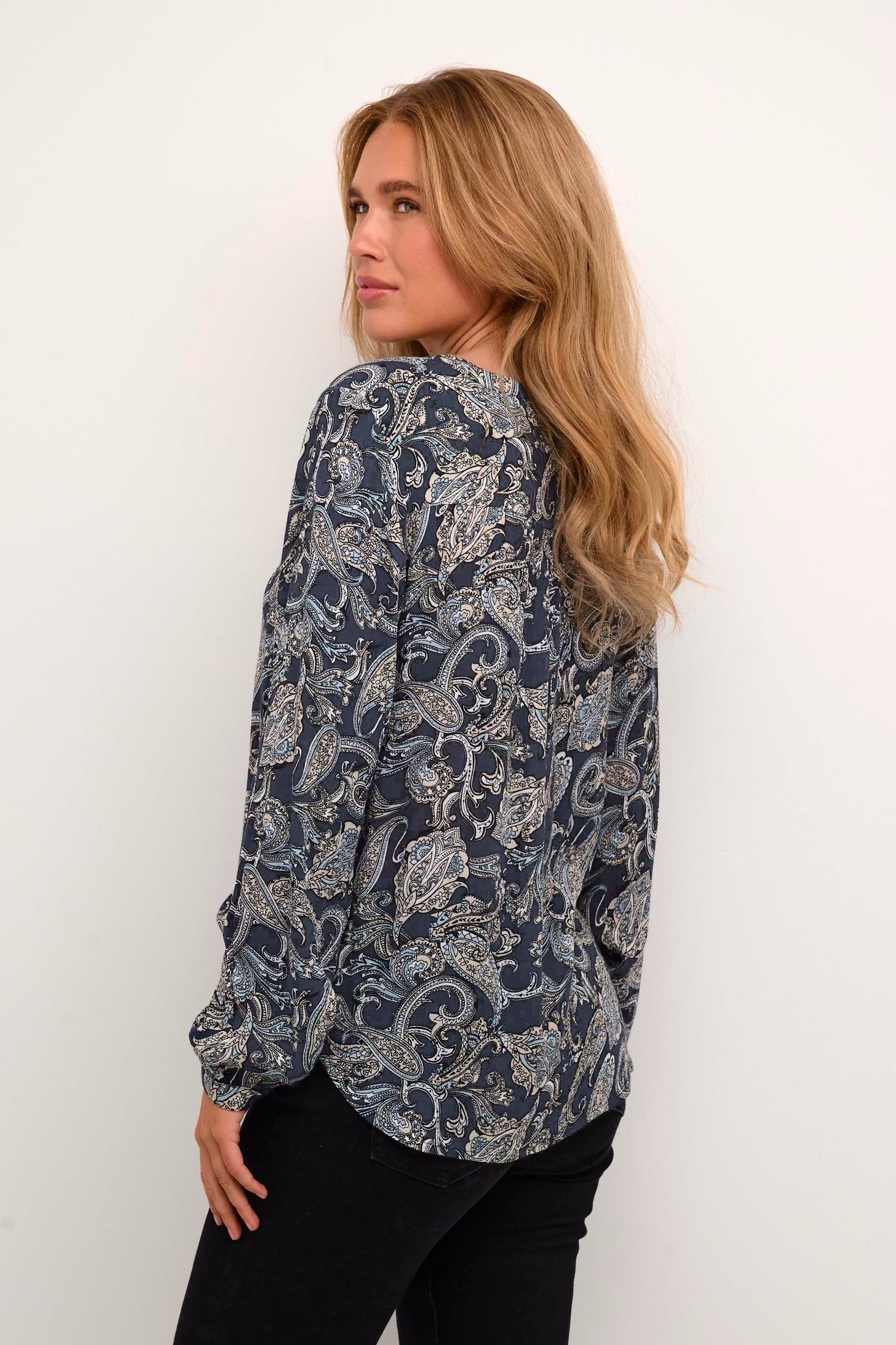 KAamber Bluse LOOKBOOK BACK 10508254-105318