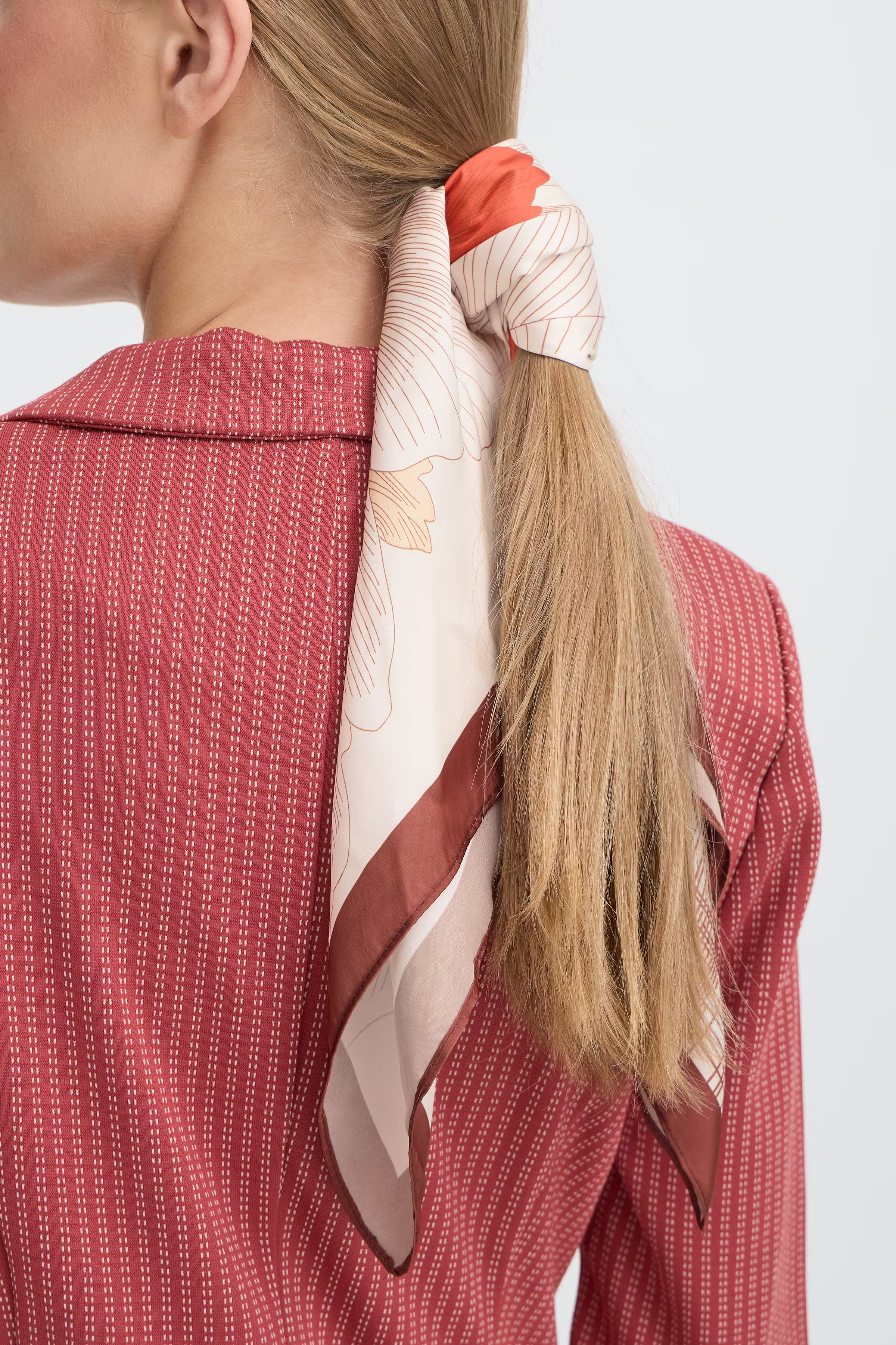 IAGNETHE Skjerf LOOKBOOK FRONT 20125327-181354
