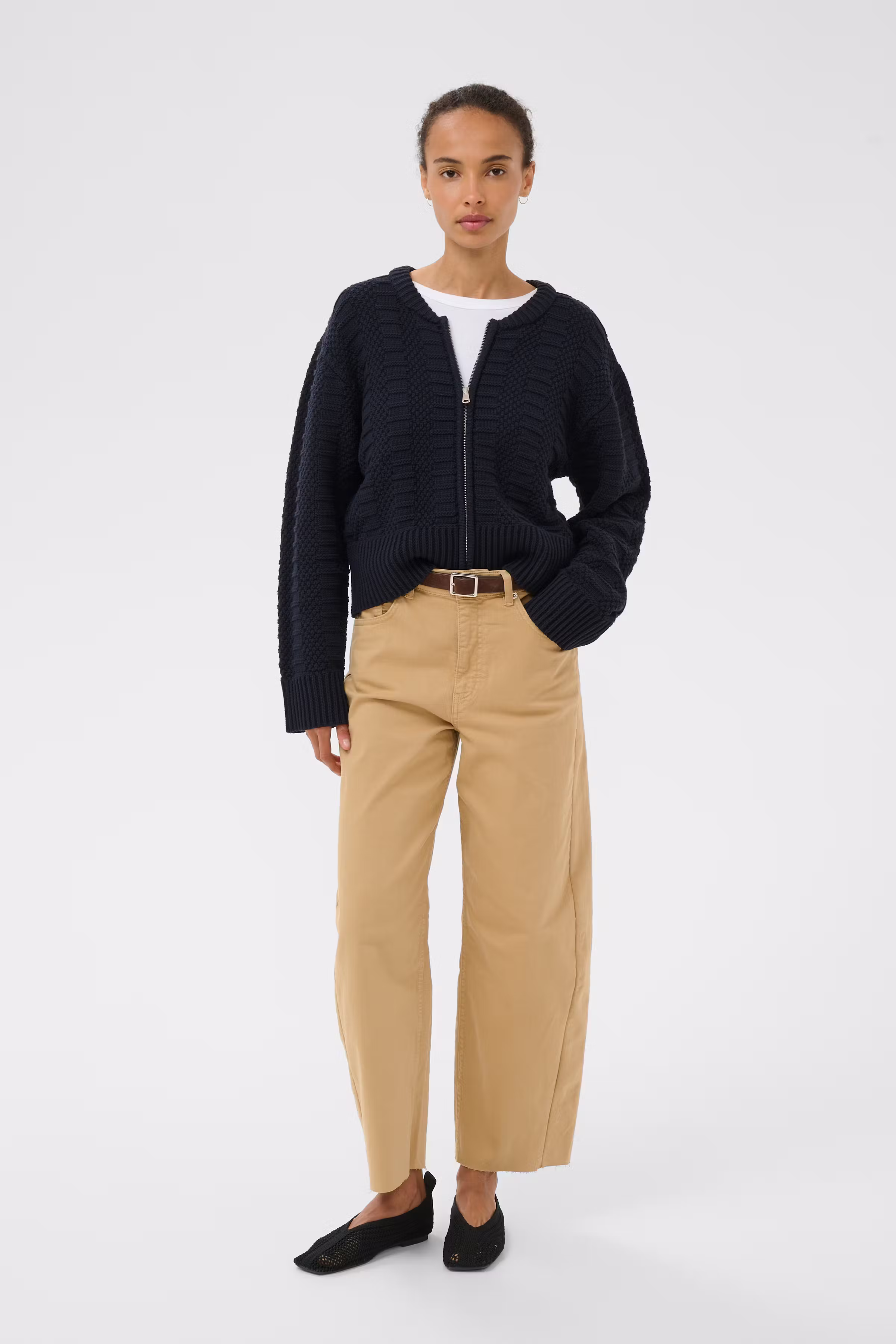 AnielaPW Cardigan LOOKBOOK FRONT 30310397-194013