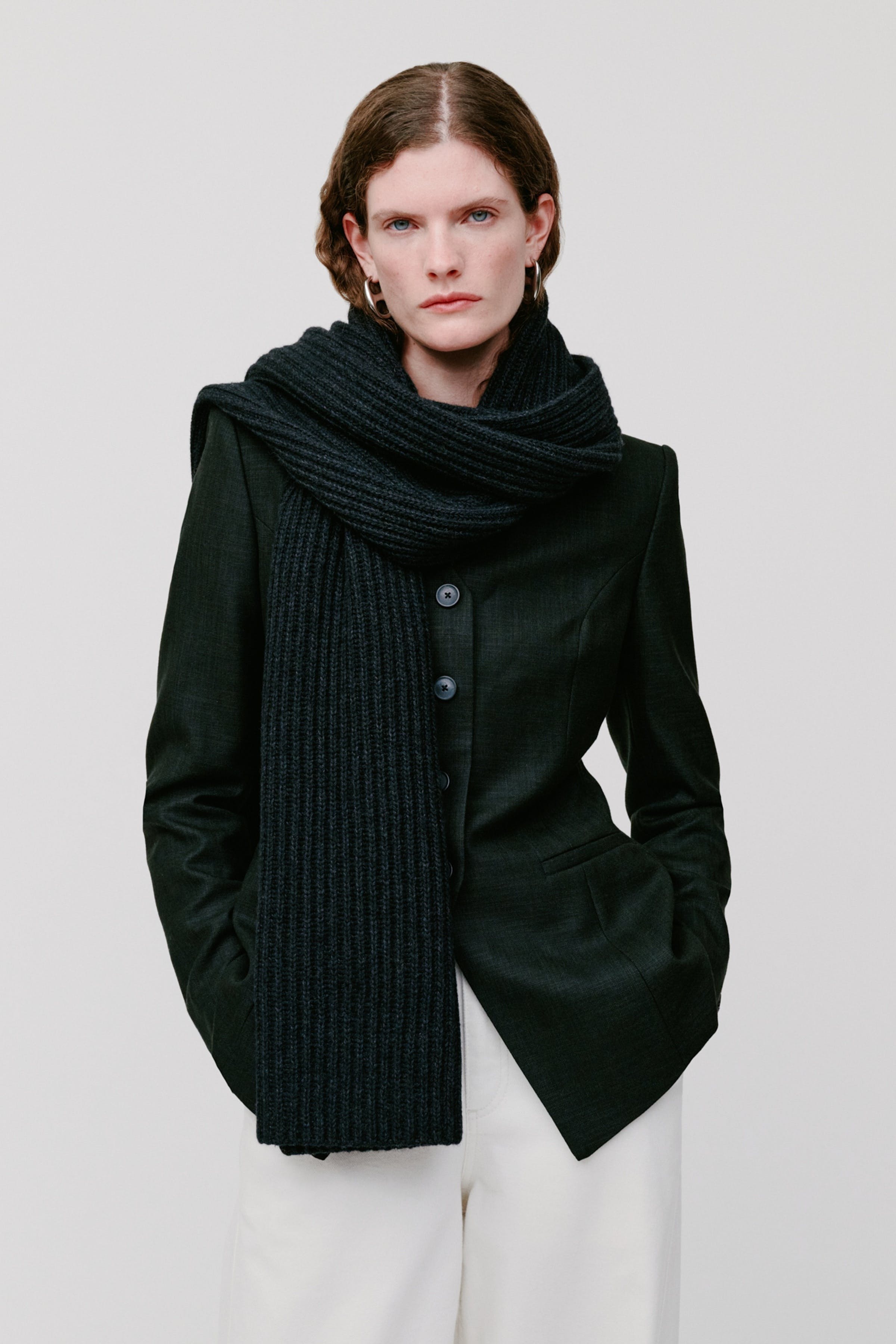 ANGELINA SCARF LOOKBOOK FRONT 30600776-GY949