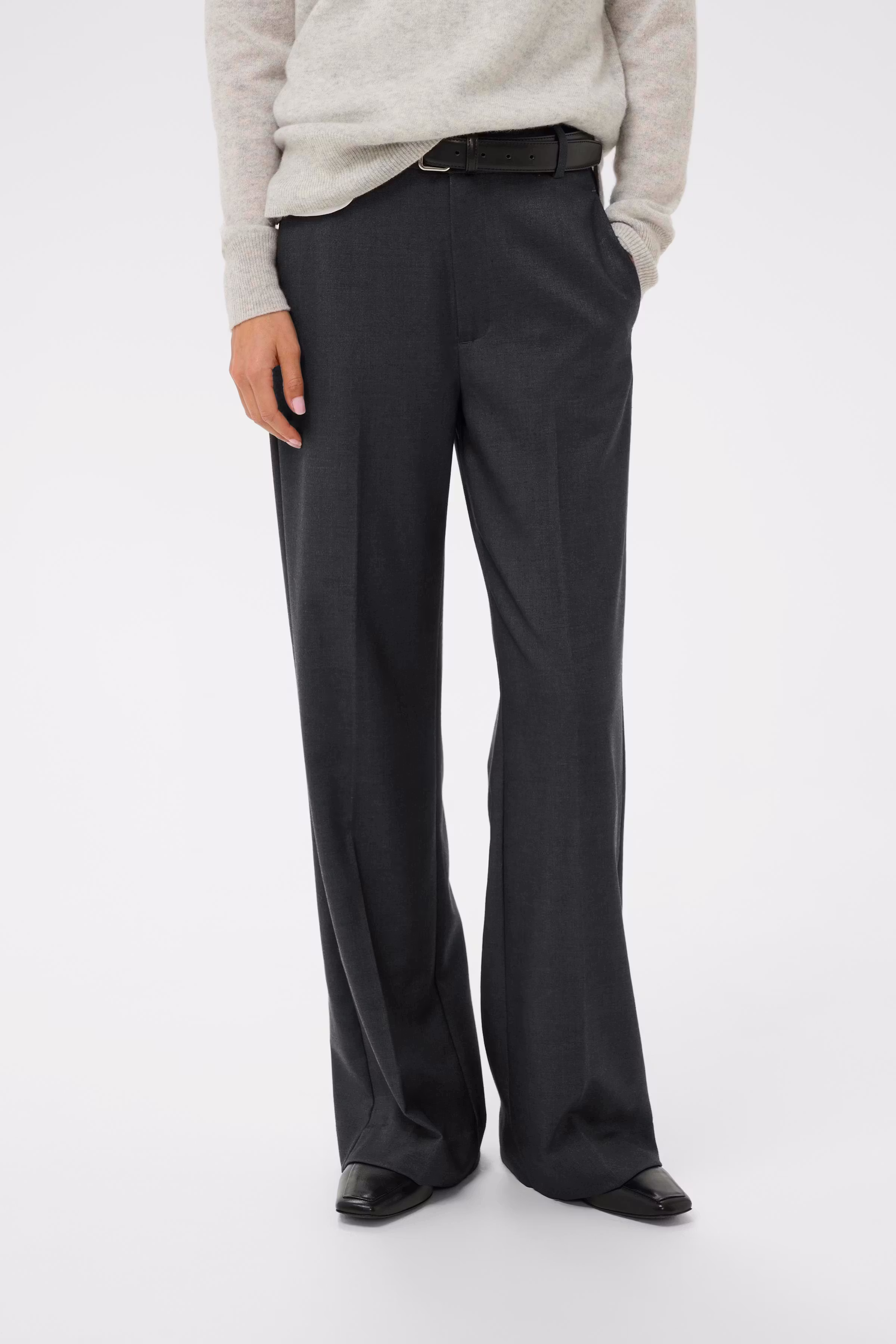 YuktaIW Trousers LOOKBOOK FRONT 30111129-301744