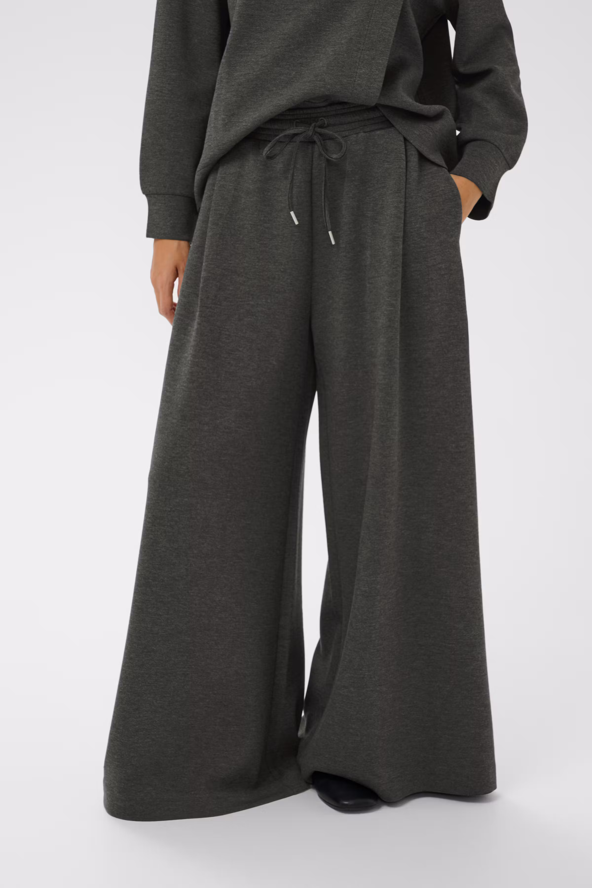 GidaIW Trousers LOOKBOOK FRONT 30111107-300596