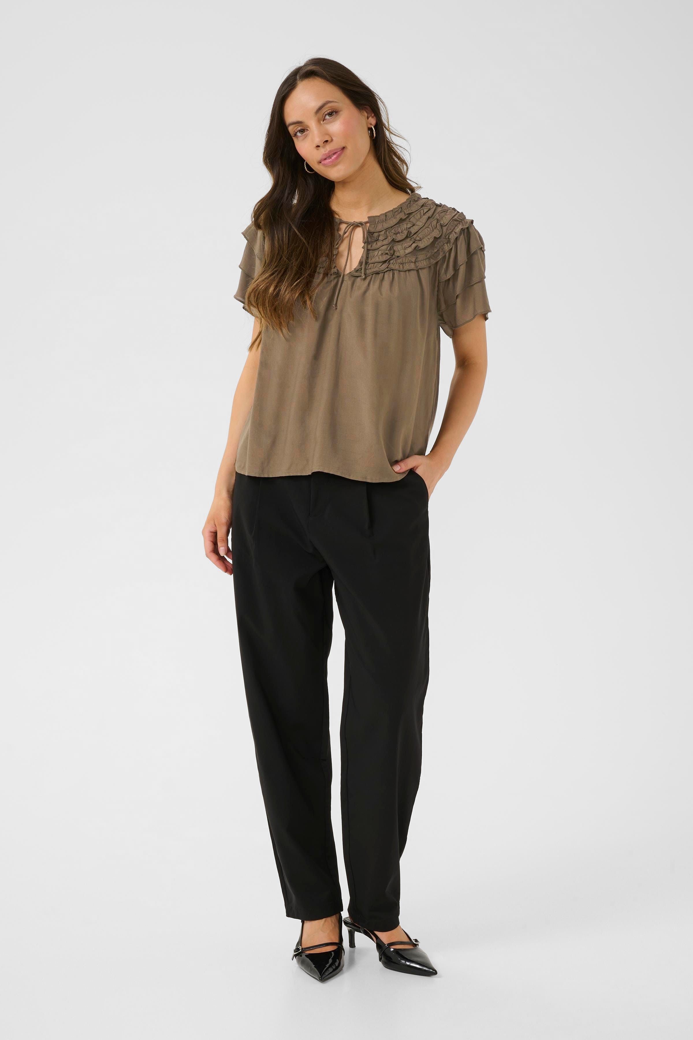 CRLucia Bluse LOOKBOOK FRONT 10613893-190820