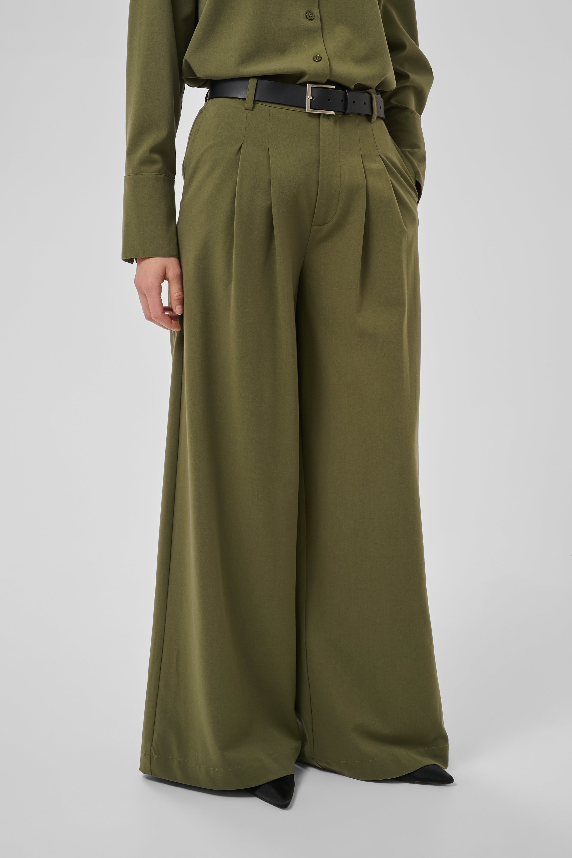MWHace Hose LOOKBOOK FRONT 10705652-190515