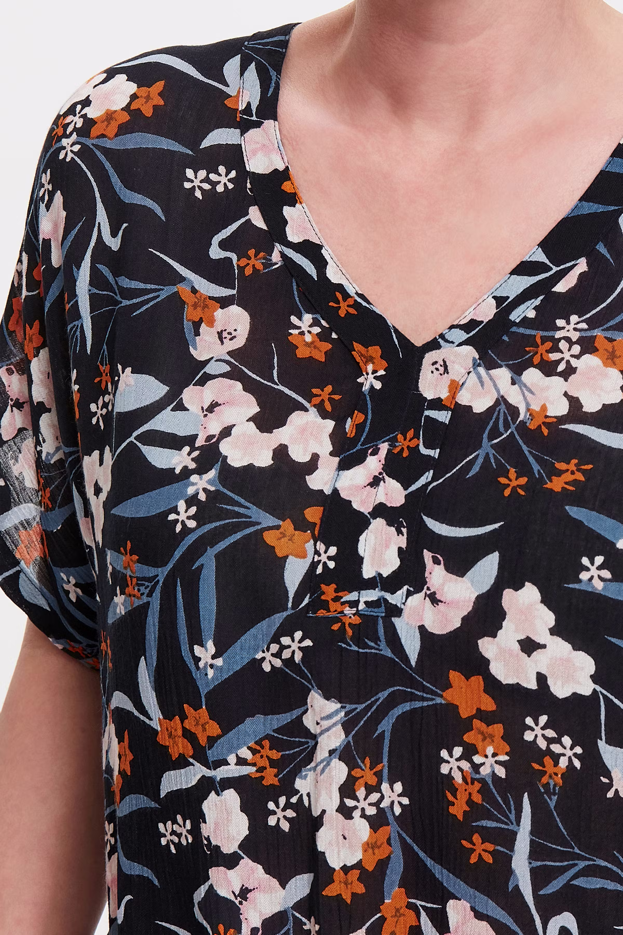 Blouse with short sleeve LOOKBOOK DETAIL 10503177-52737