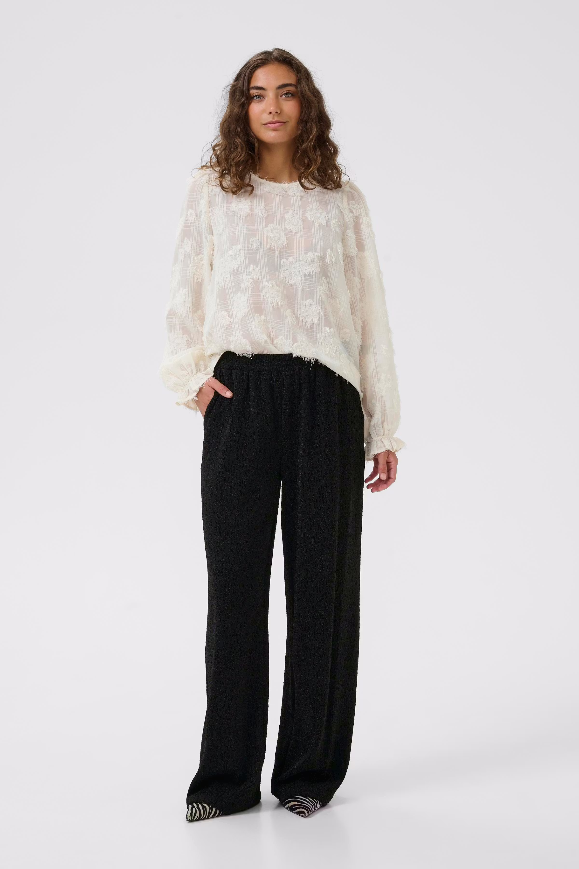 CUakari Glimmerbukser LOOKBOOK FRONT 50112558-500012