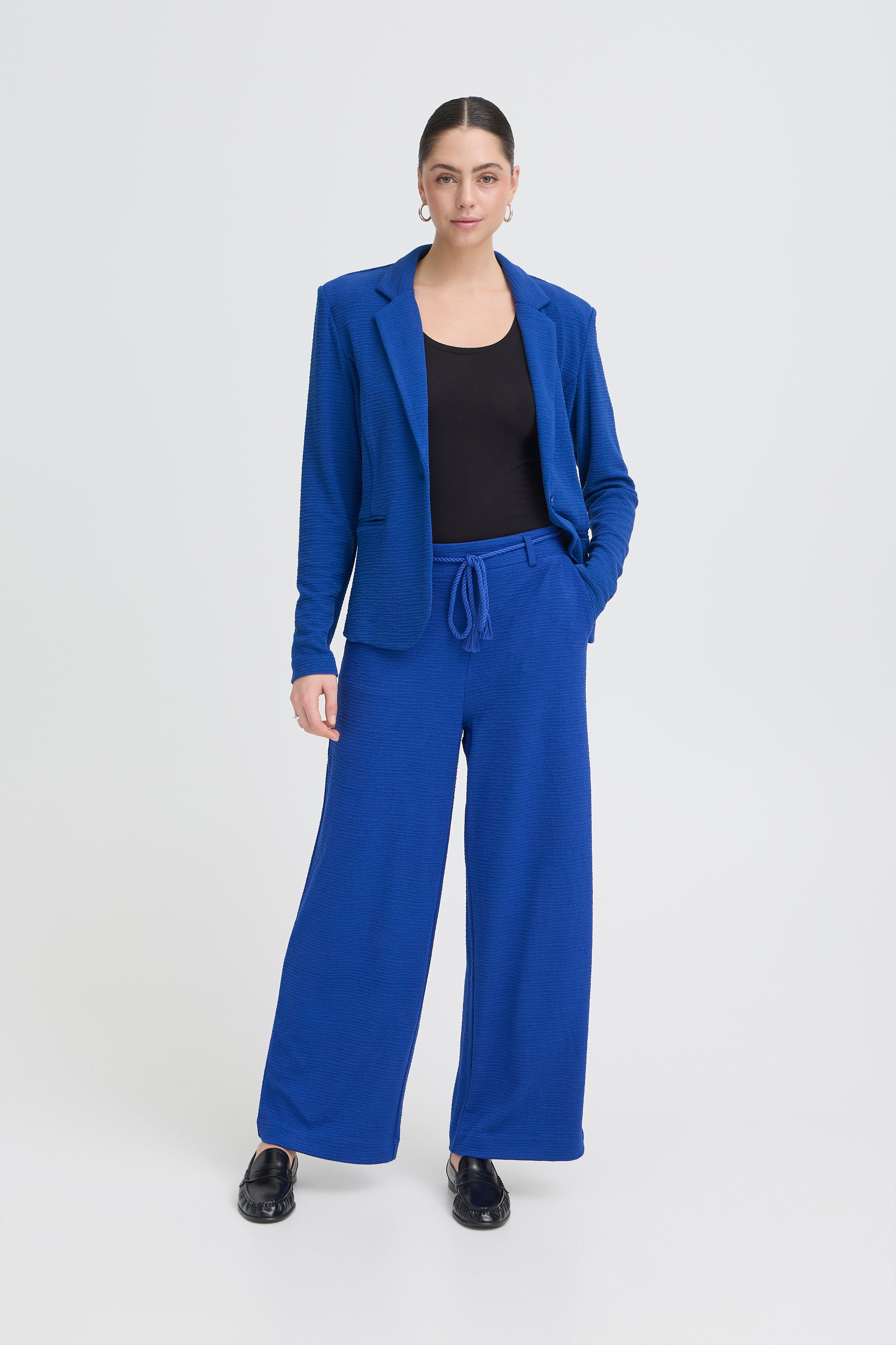 IHKATE Hose LOOKBOOK FRONT 20125613-193953