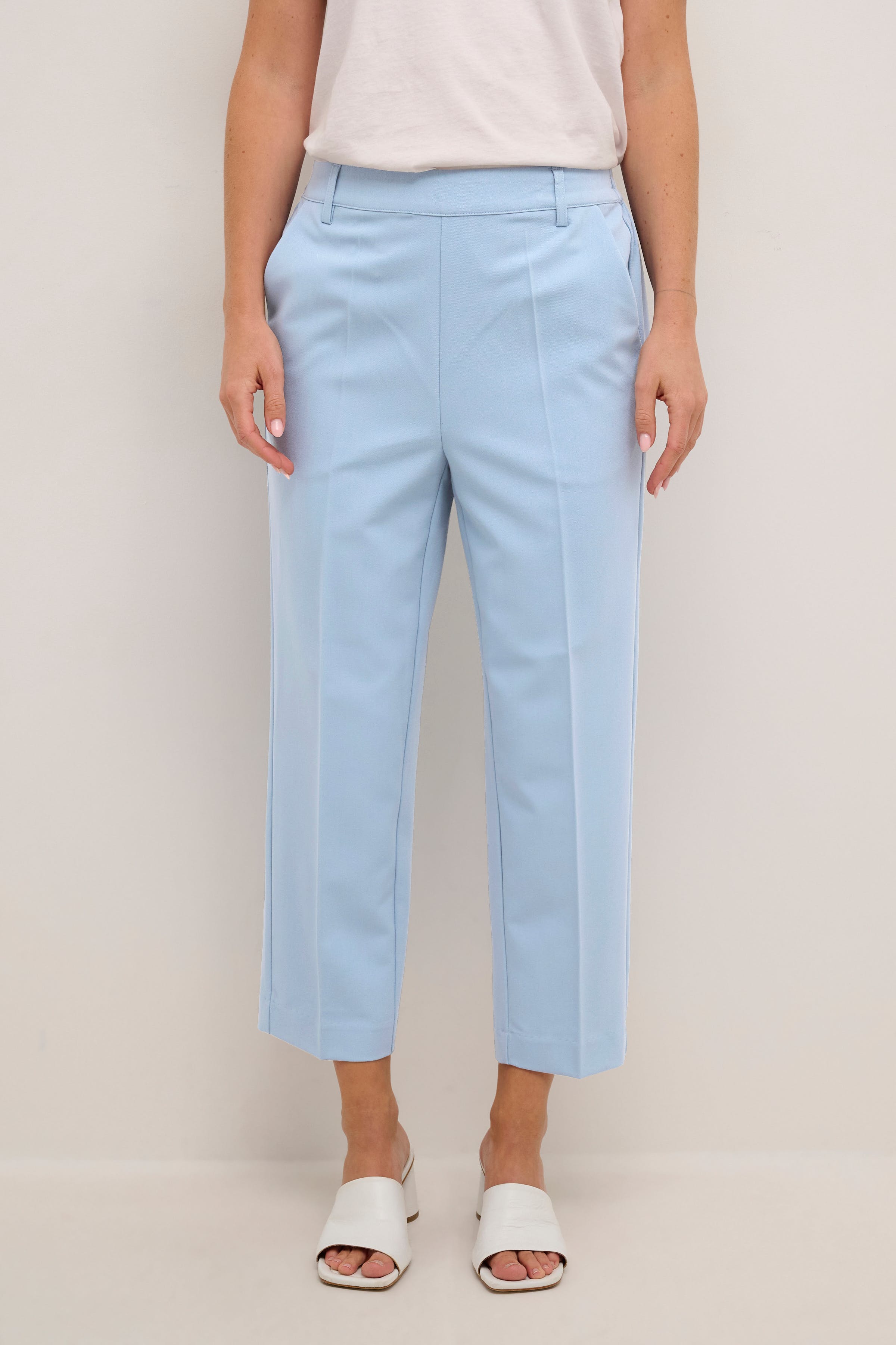 KAsakura Cropped Pants LOOKBOOK FRONT 10506127-174021