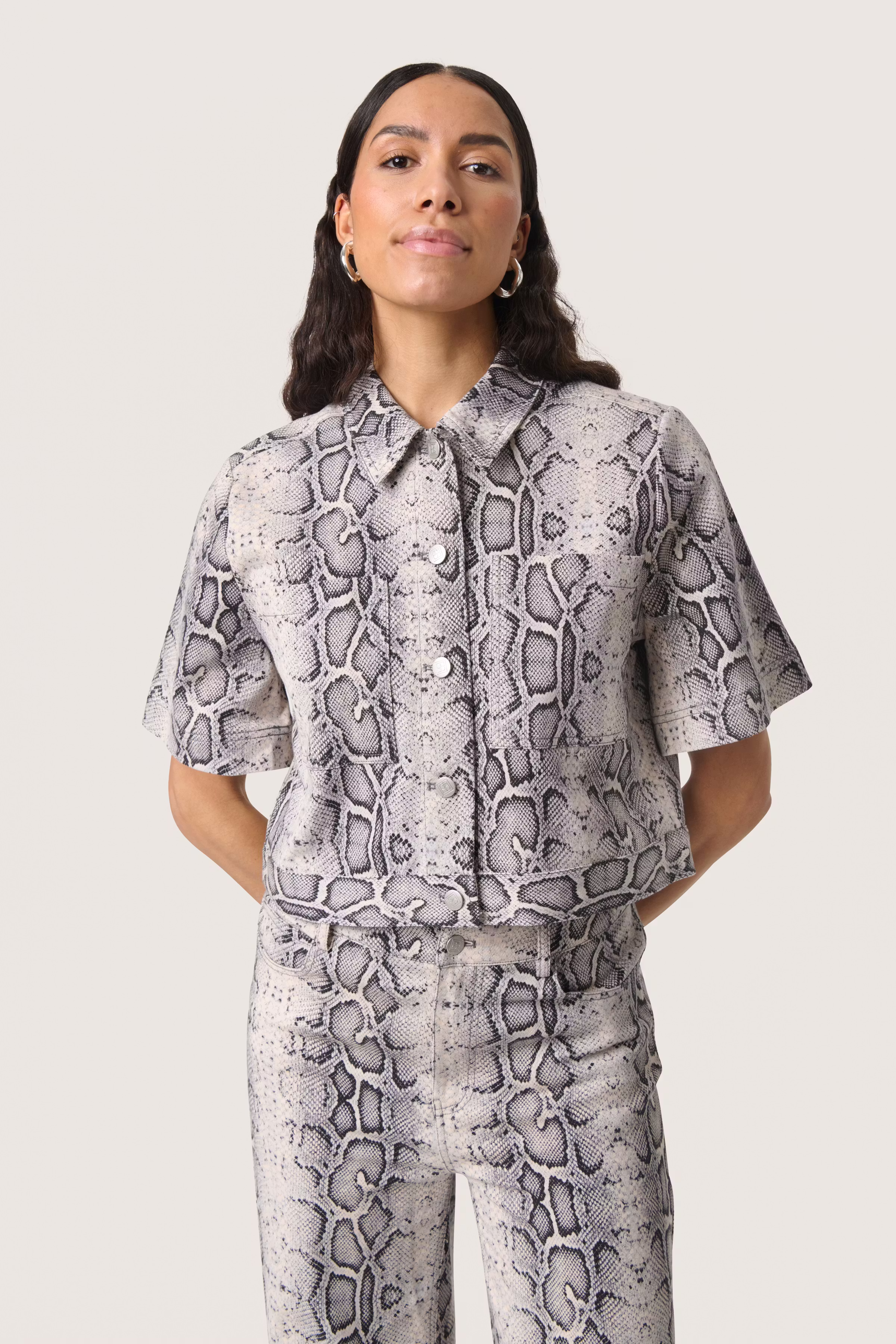 SLSandja Skjorta LOOKBOOK FRONT 30408331-303725