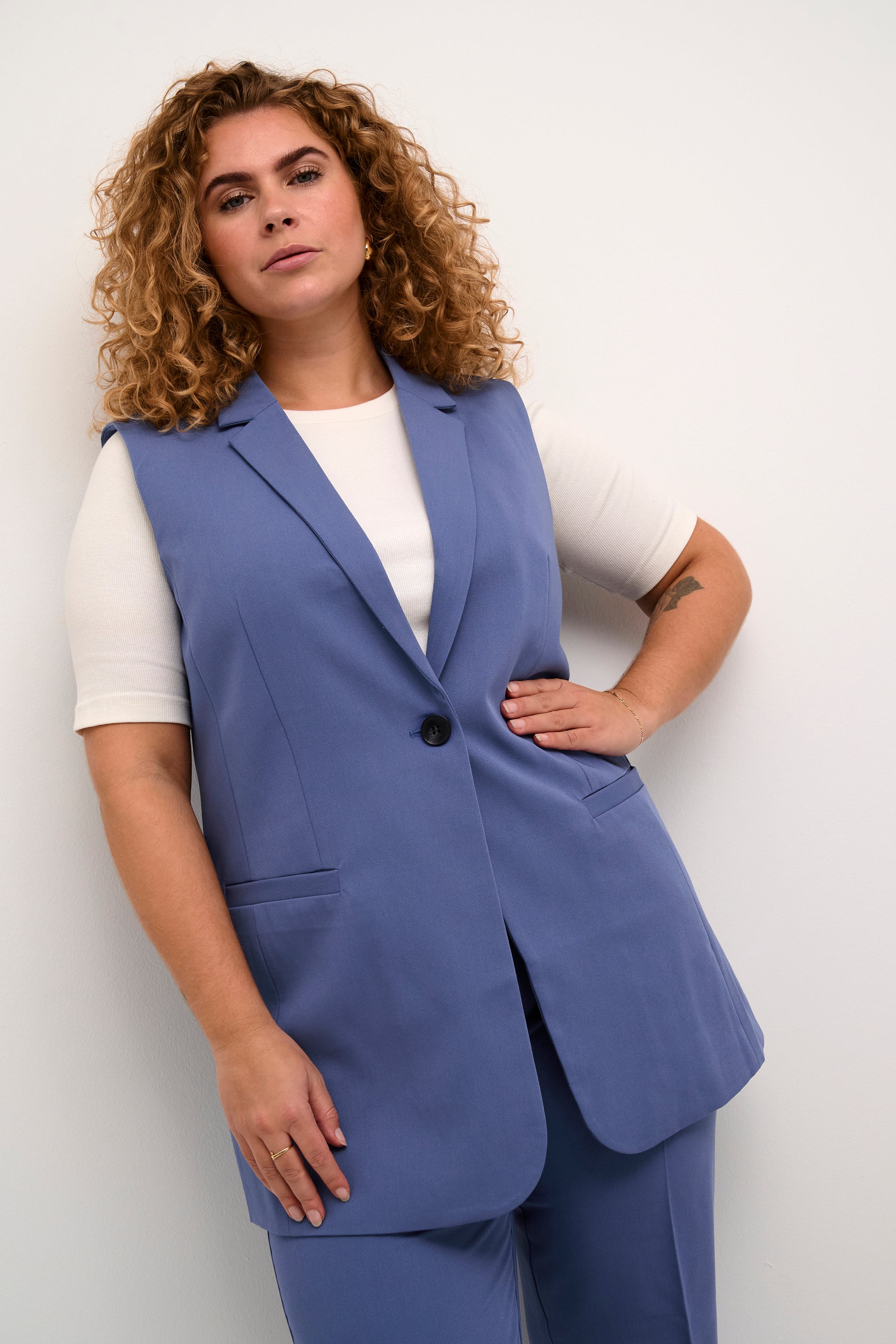 KCsakira Waistcoat LOOKBOOK DETAIL 10582383-193928