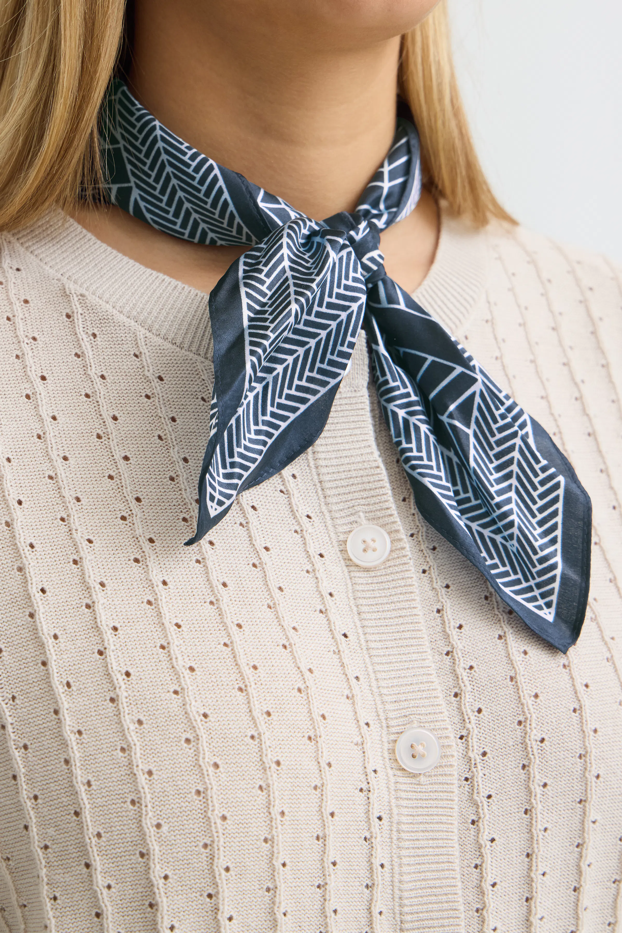 FRSILLA Skjerf LOOKBOOK FRONT 20617644-900011030