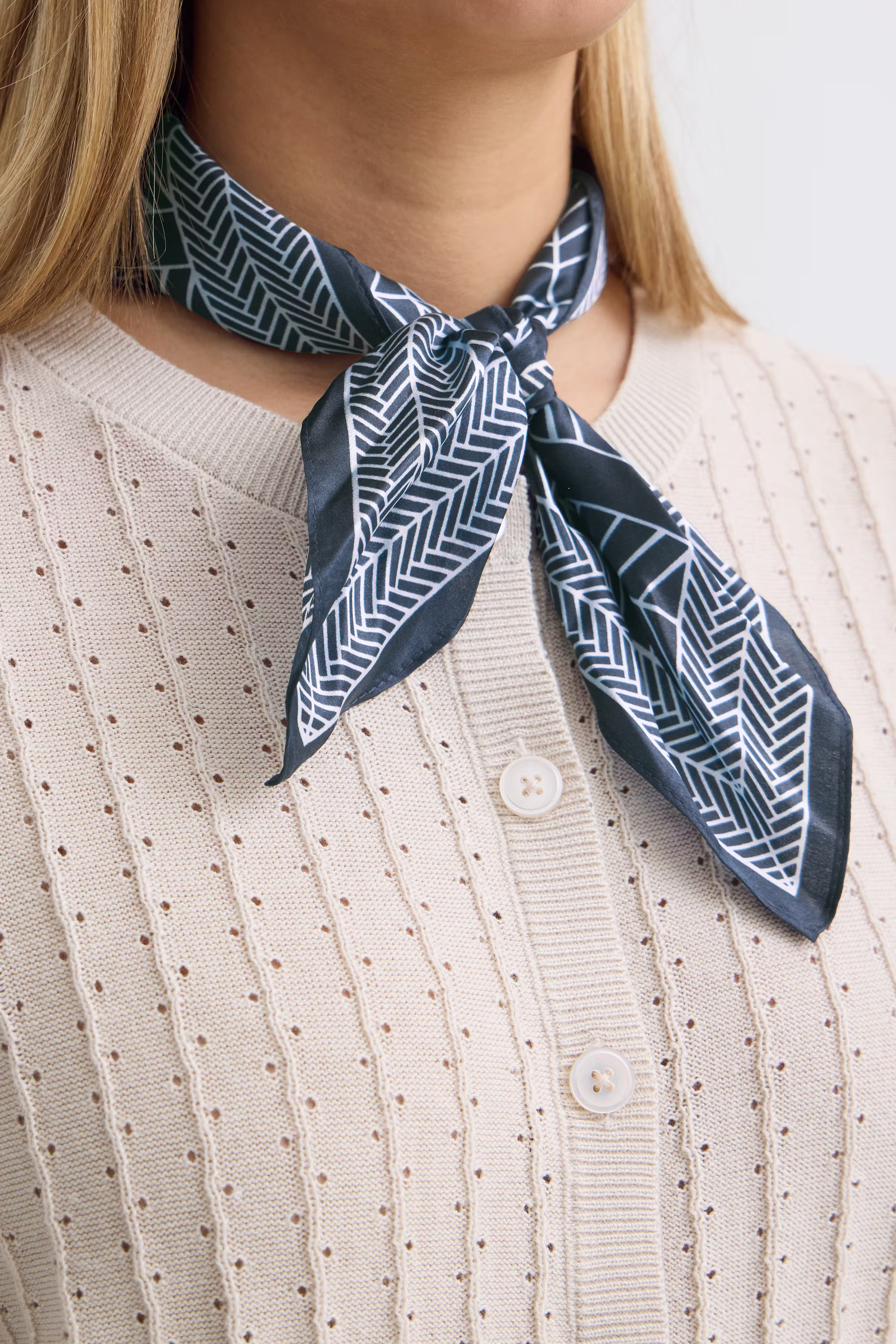 FRSILLA Skjerf LOOKBOOK FRONT 20617644-900011030