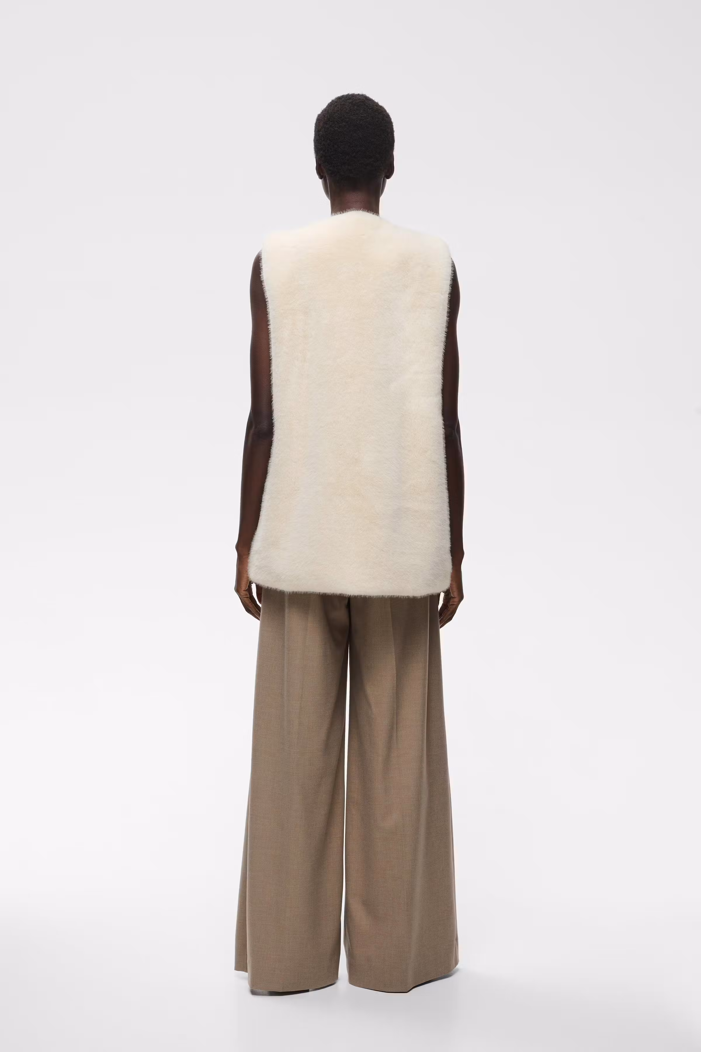 YASMINAHIW Weste LOOKBOOK BACK 30112979-110907
