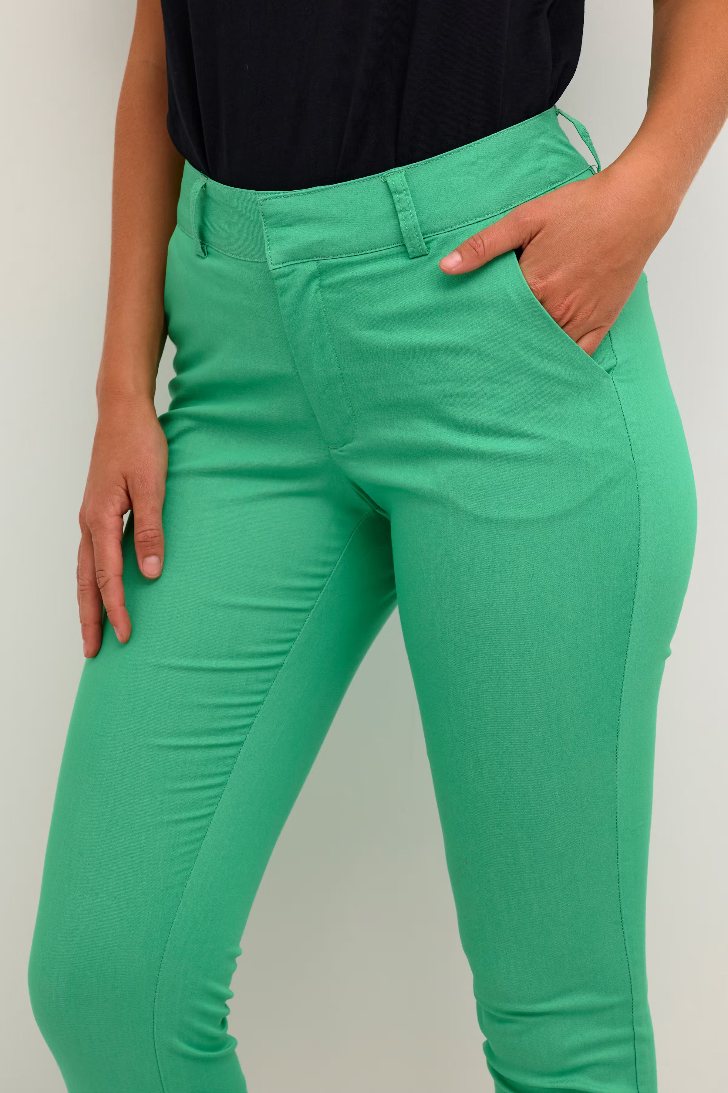 KAlea Bukser LOOKBOOK DETAIL 10506815-165825