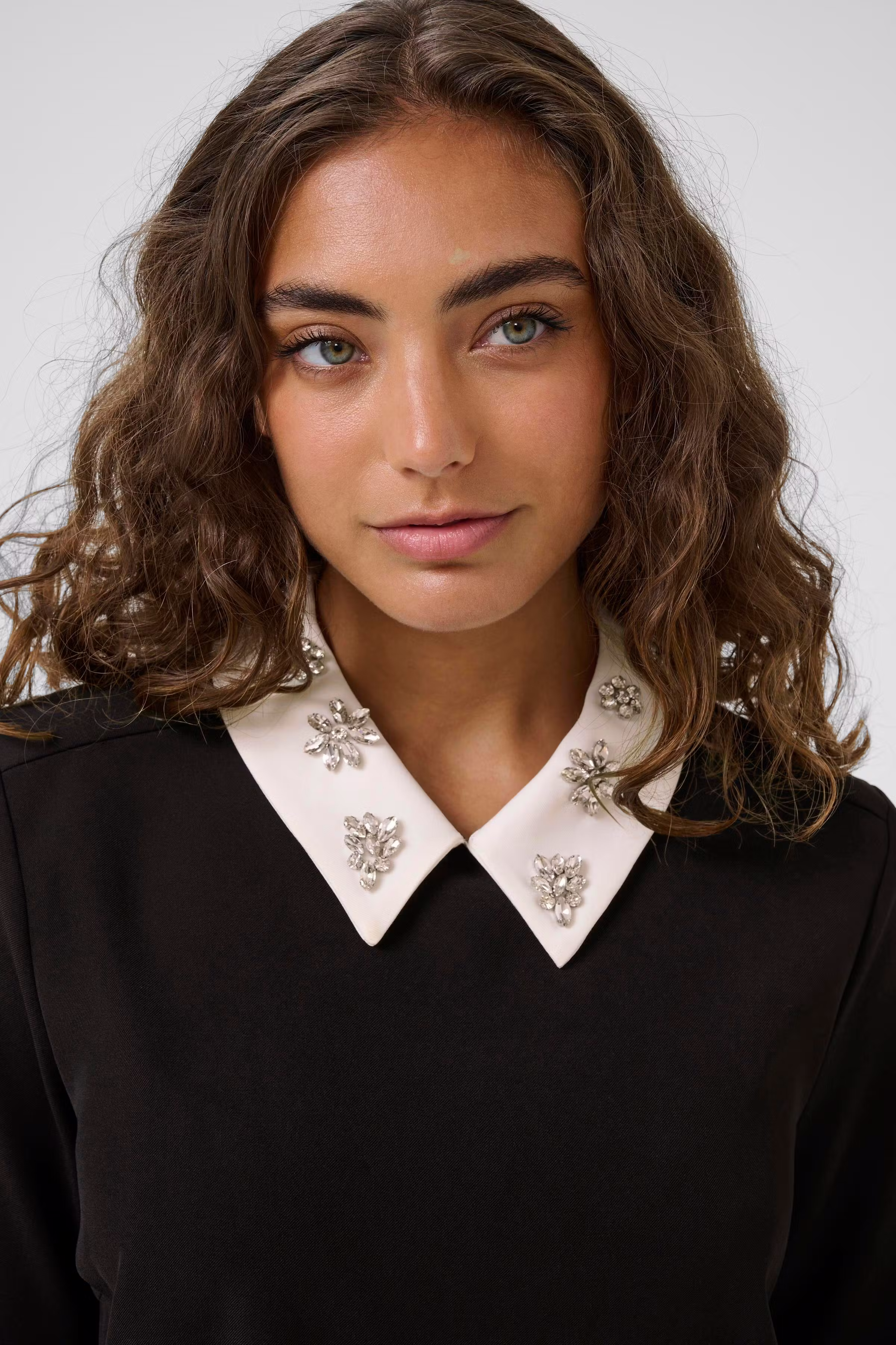 CUbelle Kjole med krage LOOKBOOK DETAIL 50112527-500012