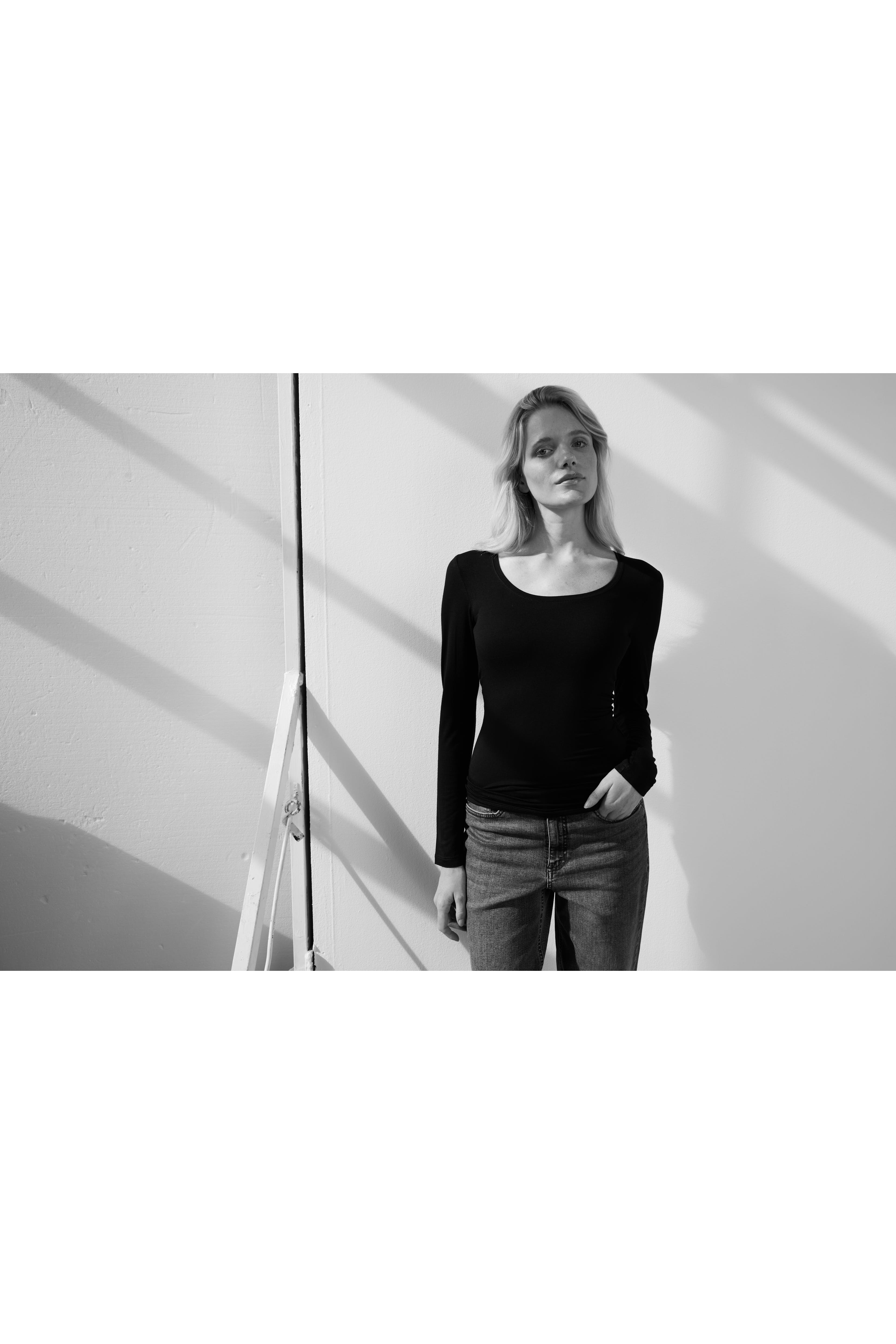 IHZOLA T-shirt LOCATION NONE 20120346-194008