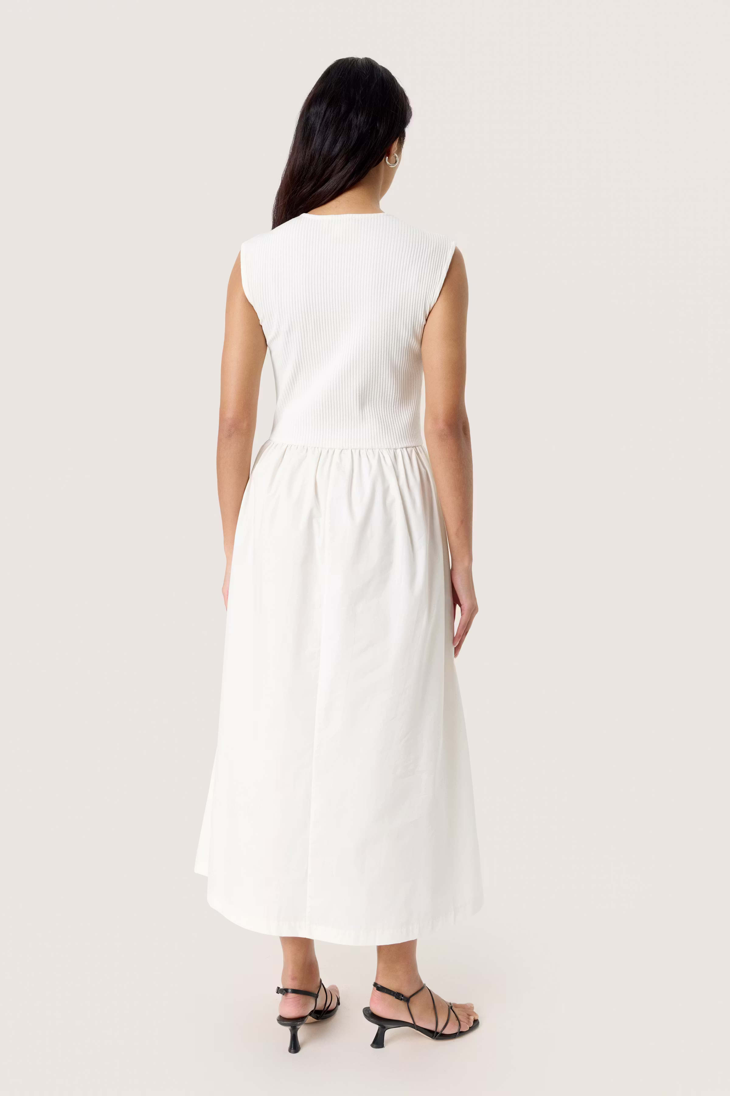 SLSimone Dress LOOKBOOK BACK 30407490-110701