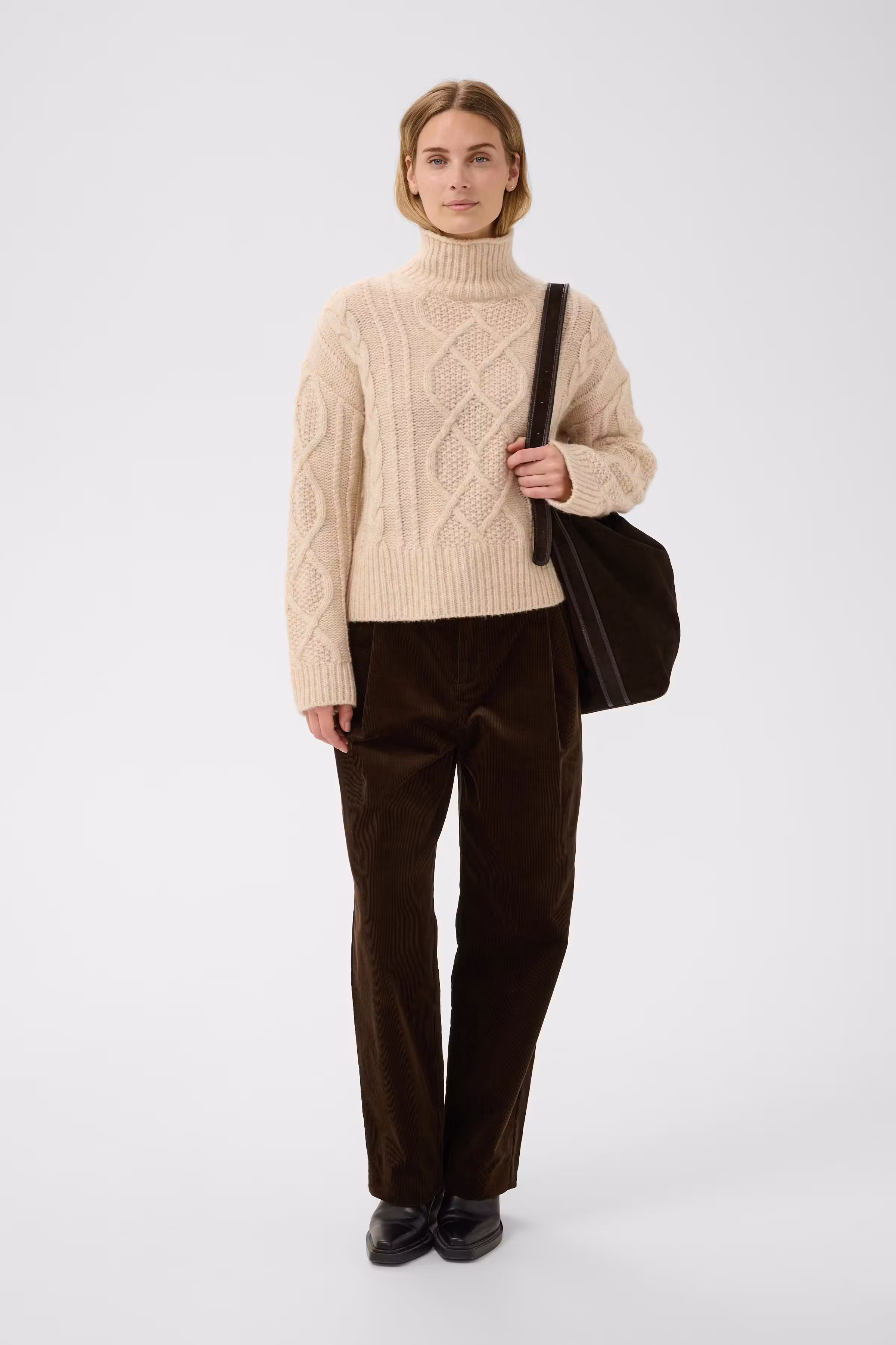 ColleenPW Hose LOOKBOOK FRONT 30310802-191106