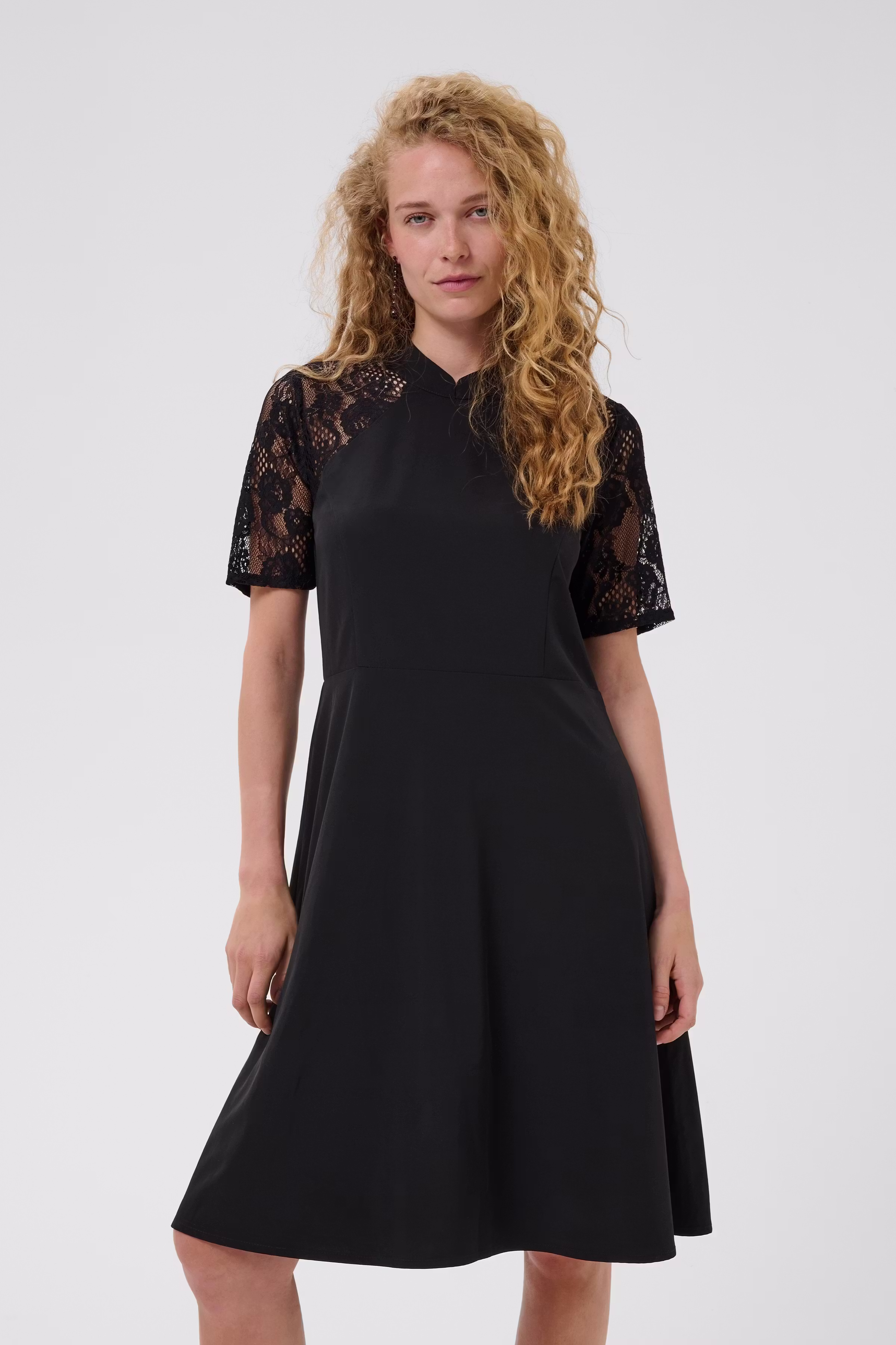CUtega Kjole LOOKBOOK FRONT 50113656-500012