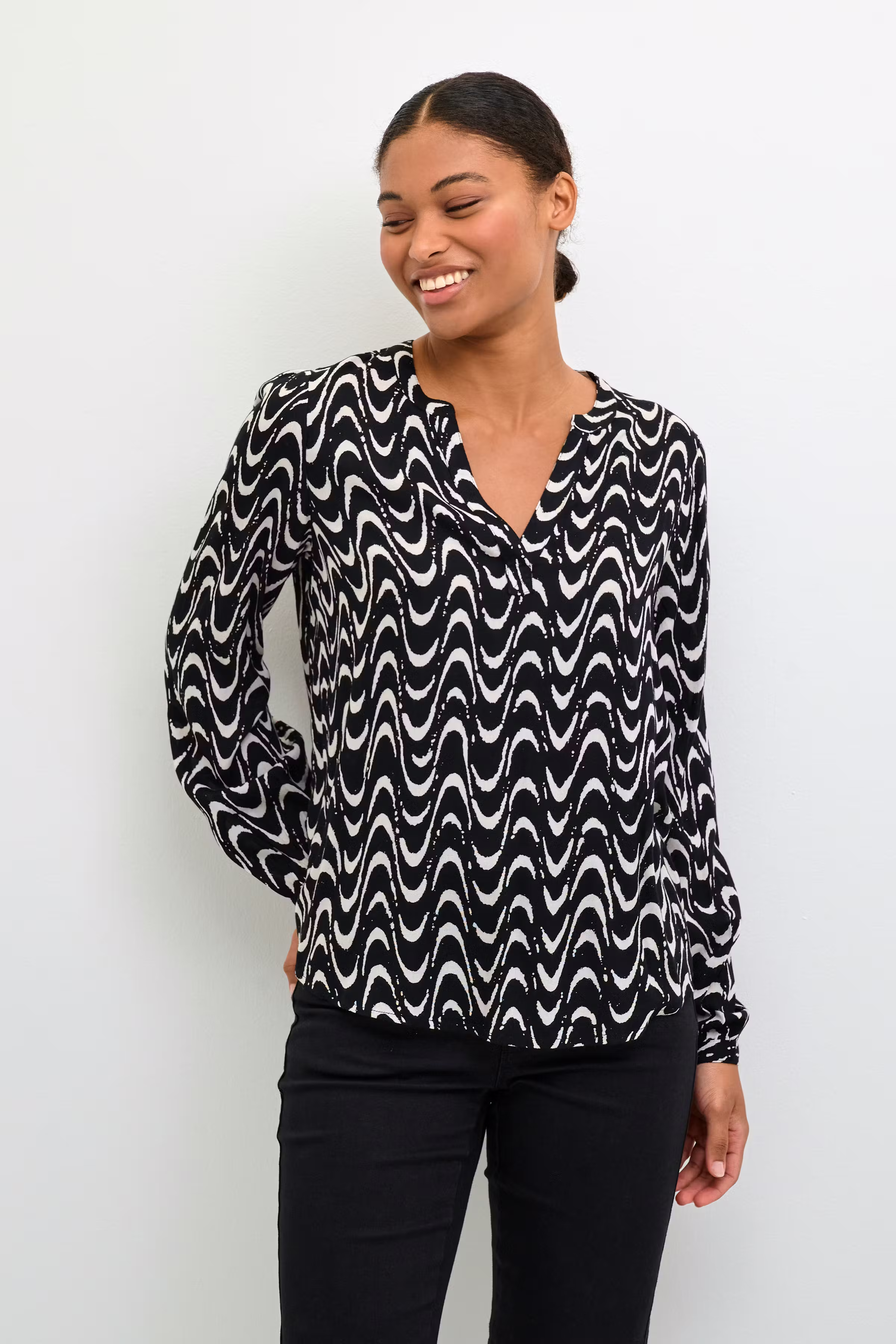 KAmira Blouse LOOKBOOK FRONT 10508287-105320